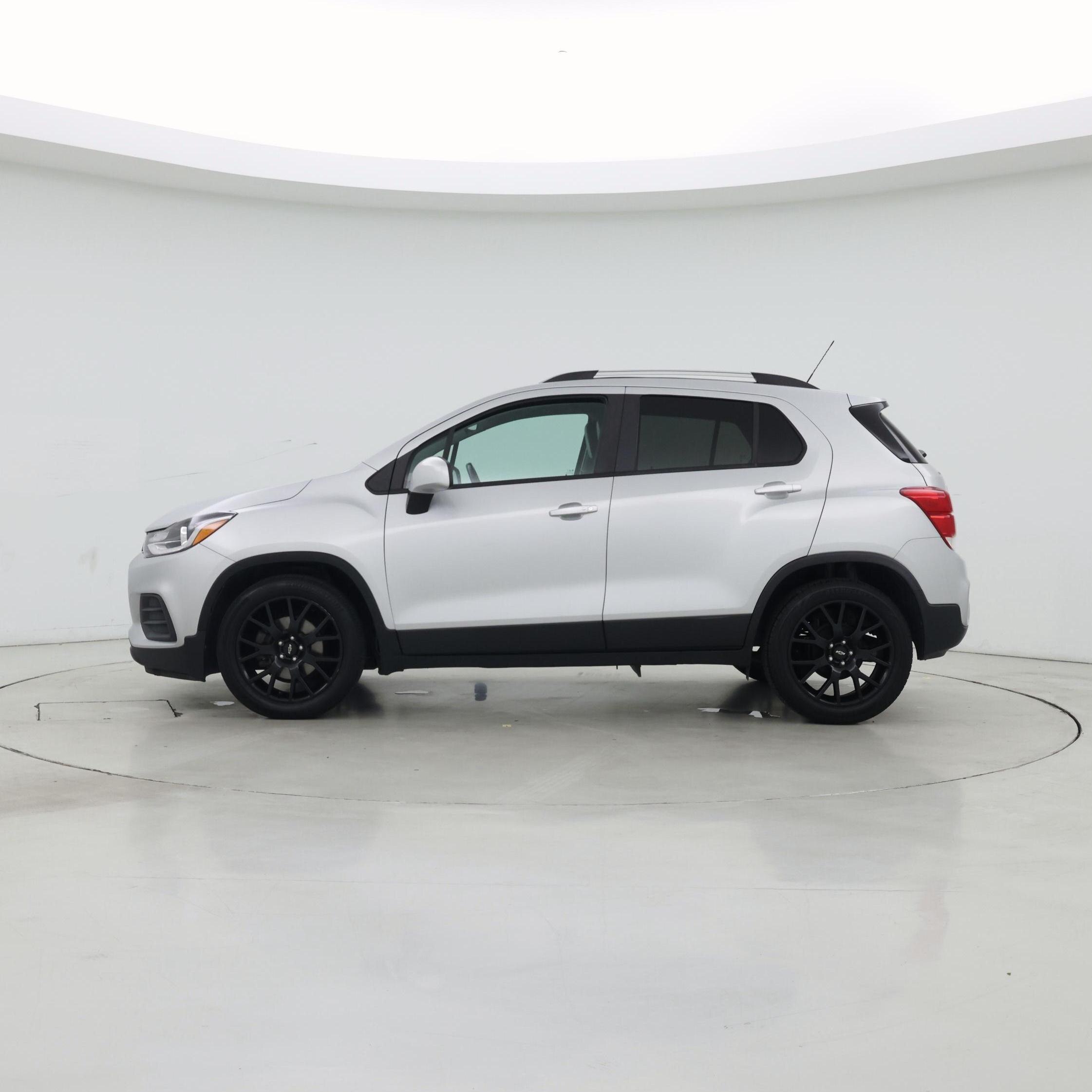 Thumbnail: 2021 Chevrolet Trax - 3