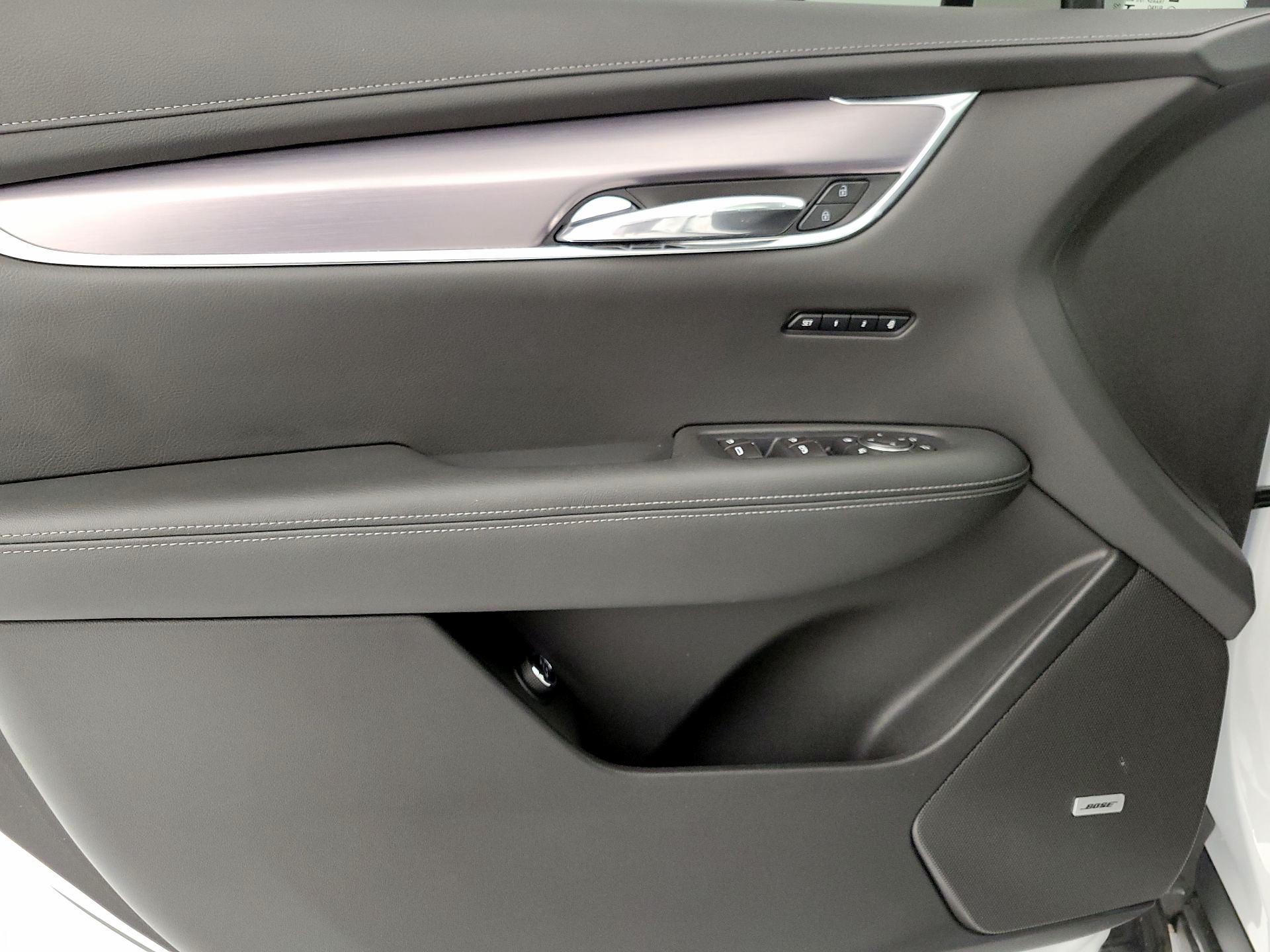 Thumbnail: 2022 Cadillac XT6 - 10