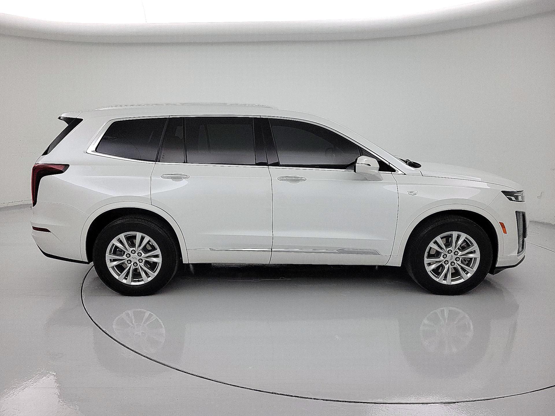 Thumbnail: 2022 Cadillac XT6 - 4