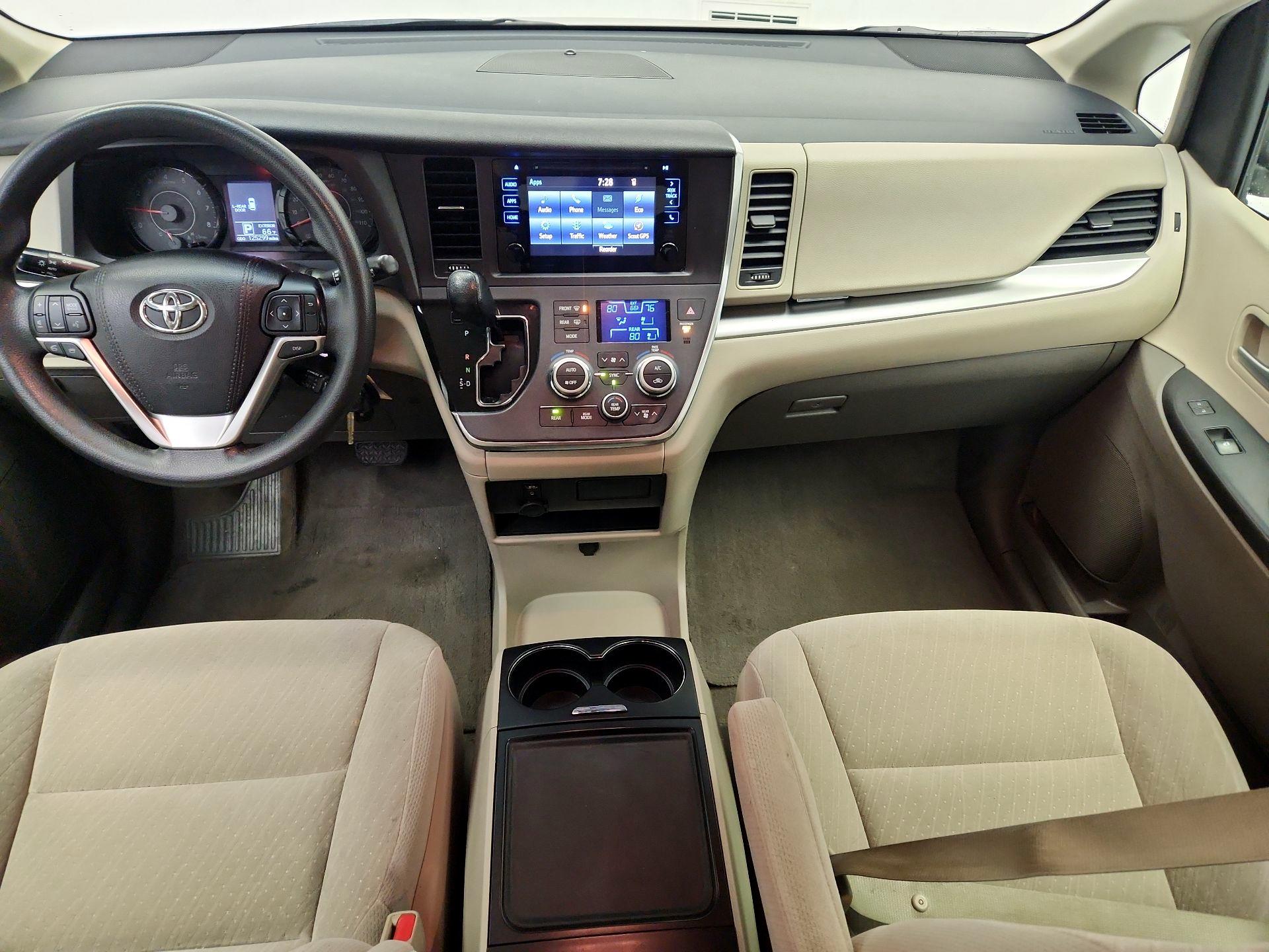 Thumbnail: 2017 Toyota Sienna - 9