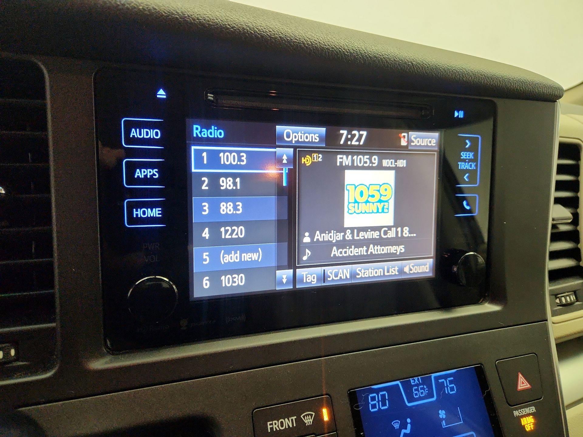 Thumbnail: 2017 Toyota Sienna - 15