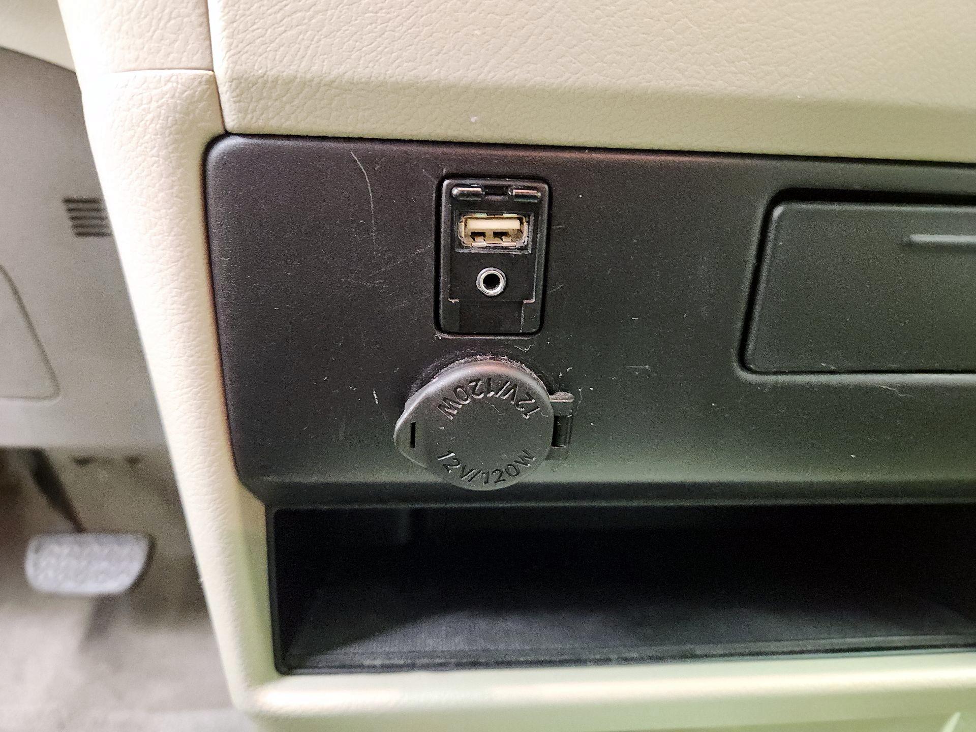 Thumbnail: 2017 Toyota Sienna - 18