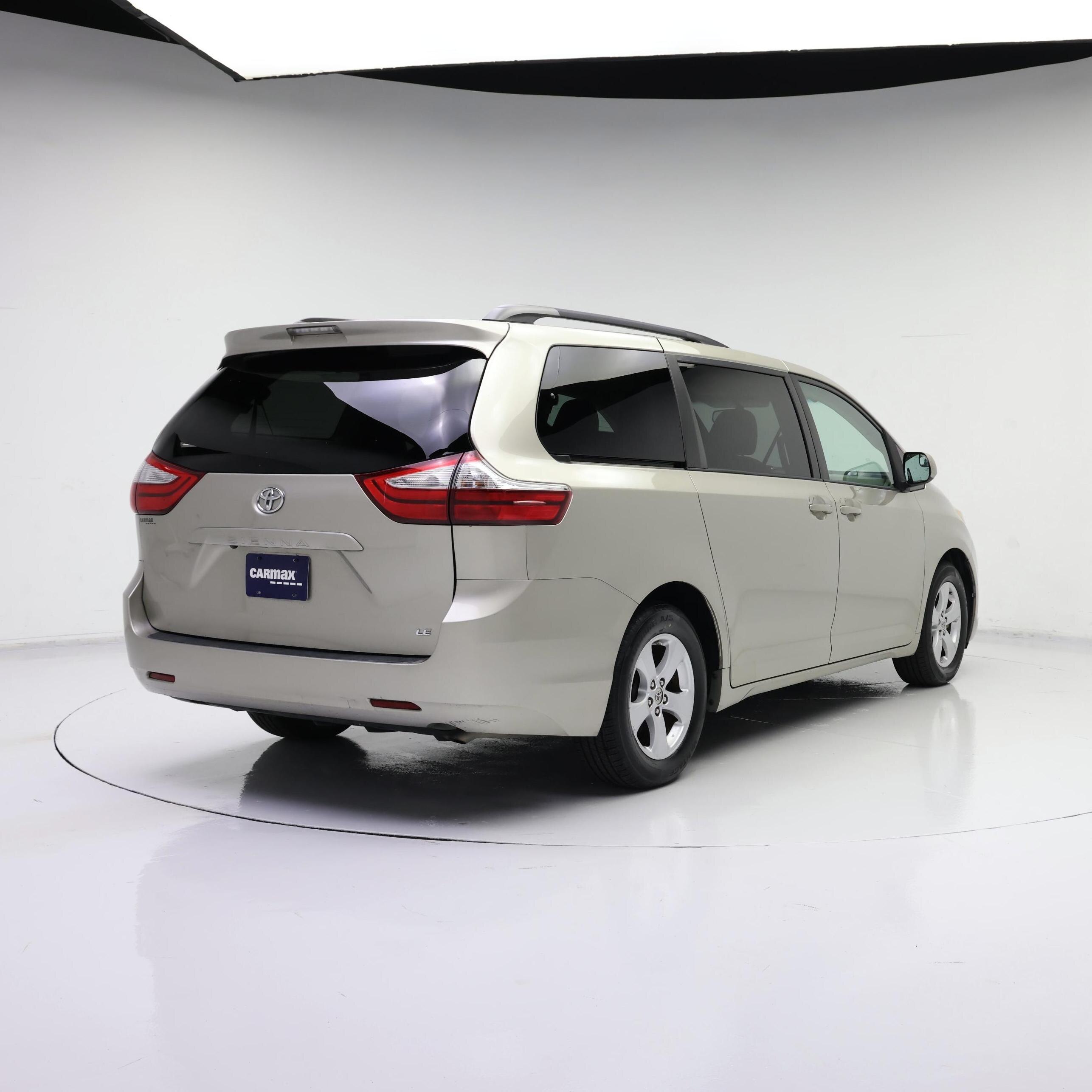 Thumbnail: 2017 Toyota Sienna - 8