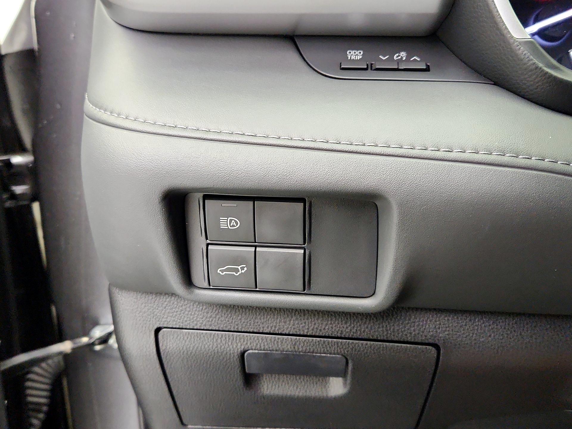 Thumbnail: 2021 Toyota Highlander - 13
