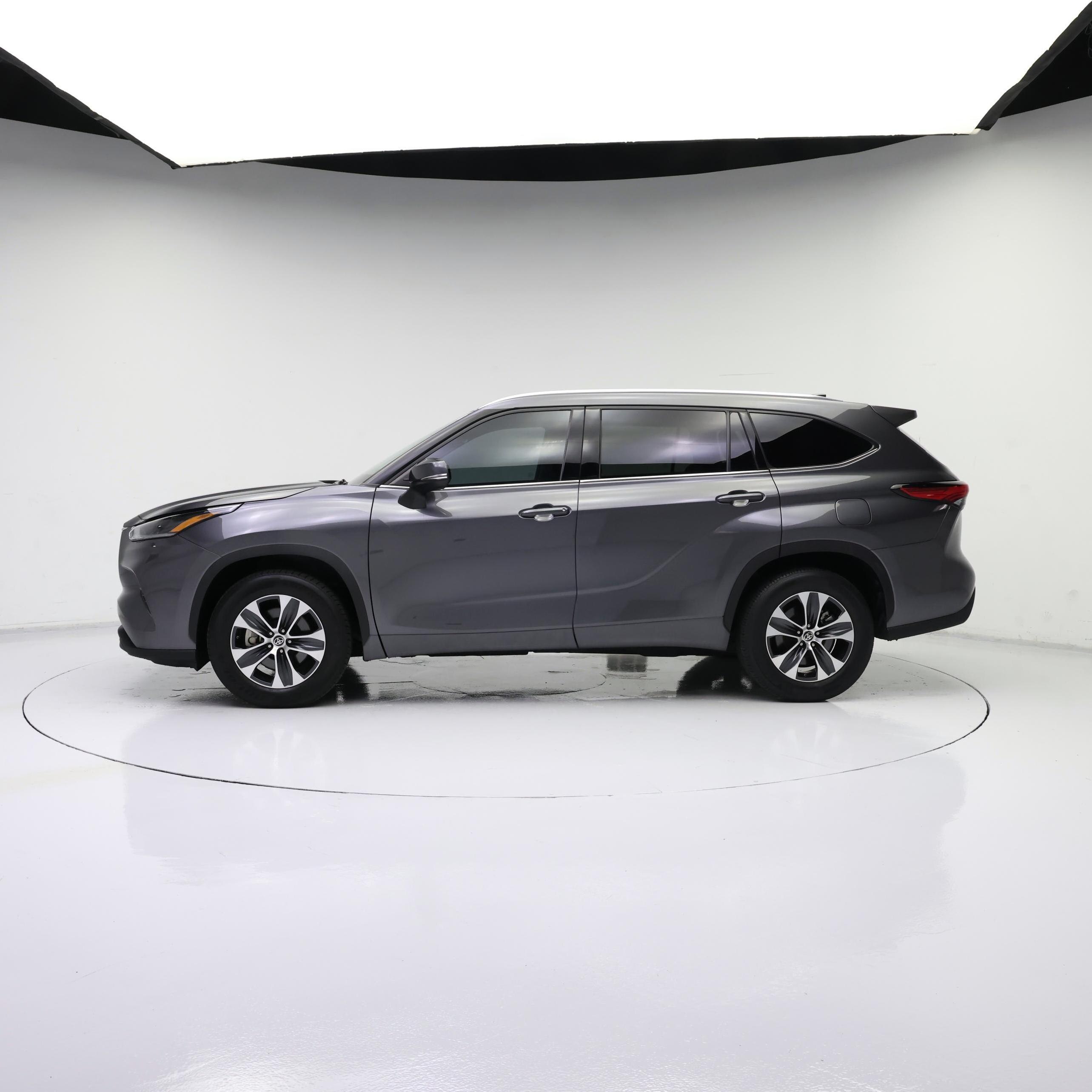 Thumbnail: 2021 Toyota Highlander - 3