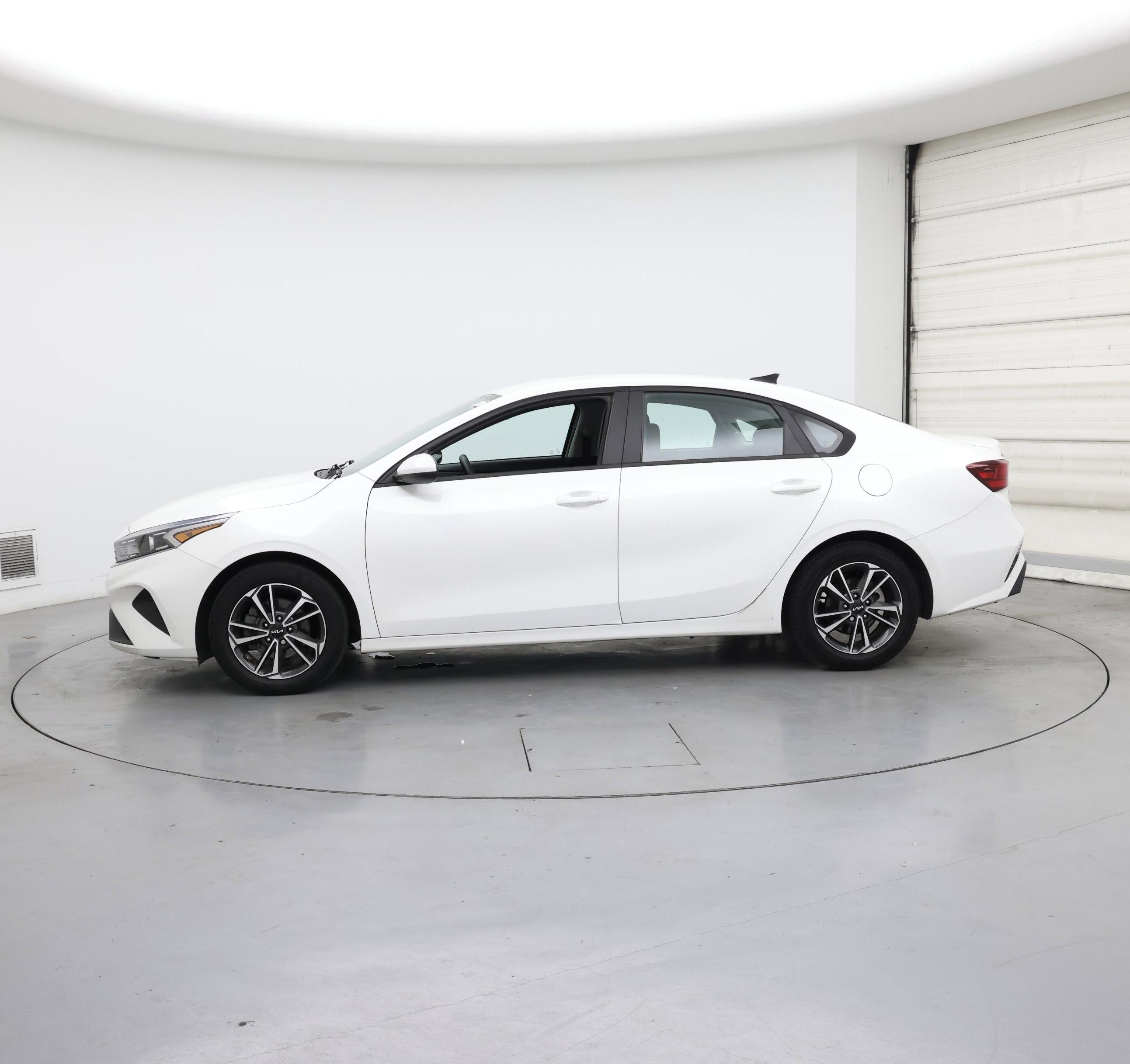 Thumbnail: 2022 Kia Forte - 3