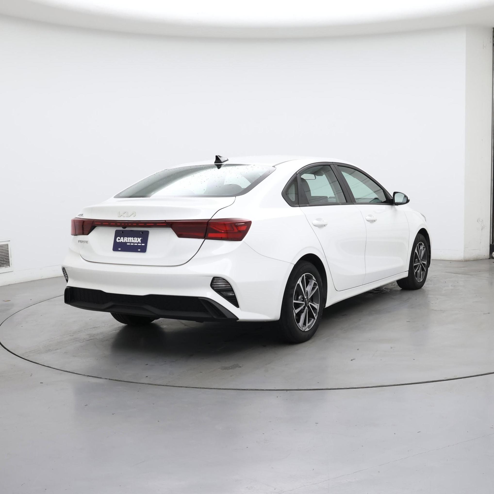 Thumbnail: 2022 Kia Forte - 8