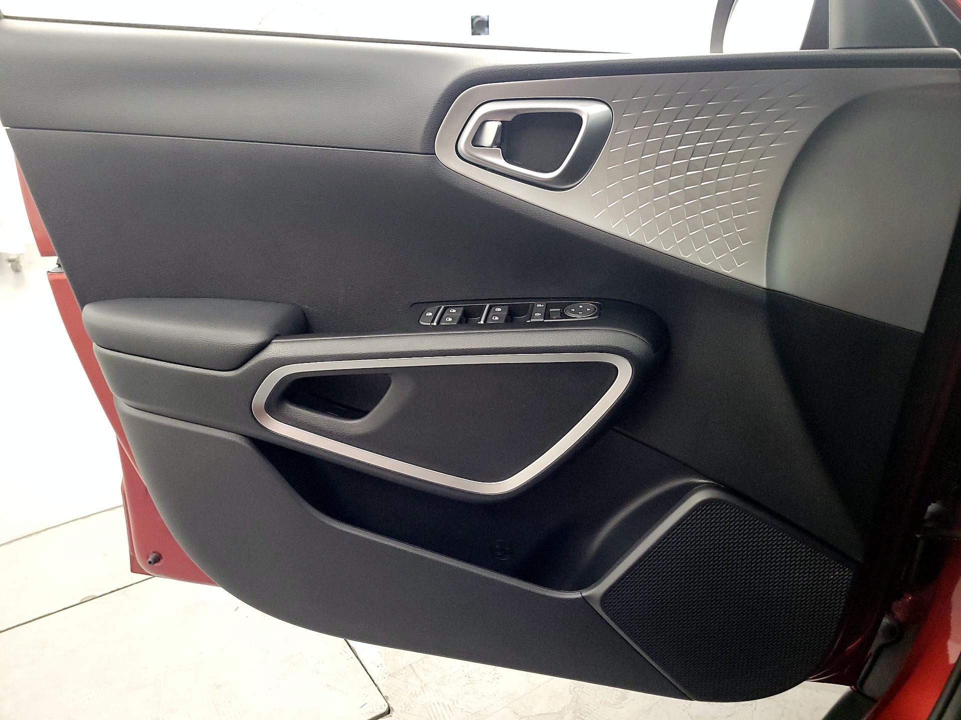 Thumbnail: 2020 Kia Soul - 12