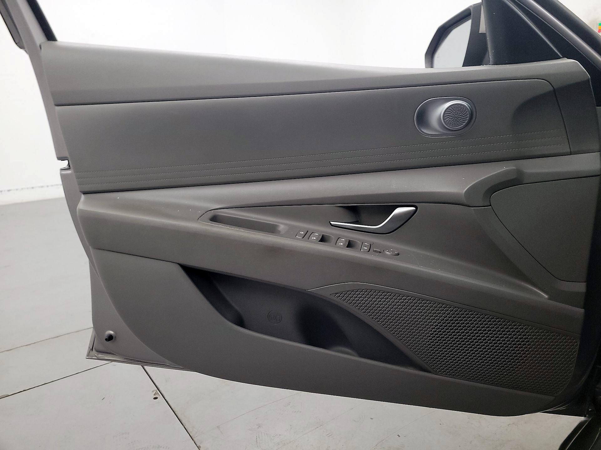Thumbnail: 2021 Hyundai Elantra - 12