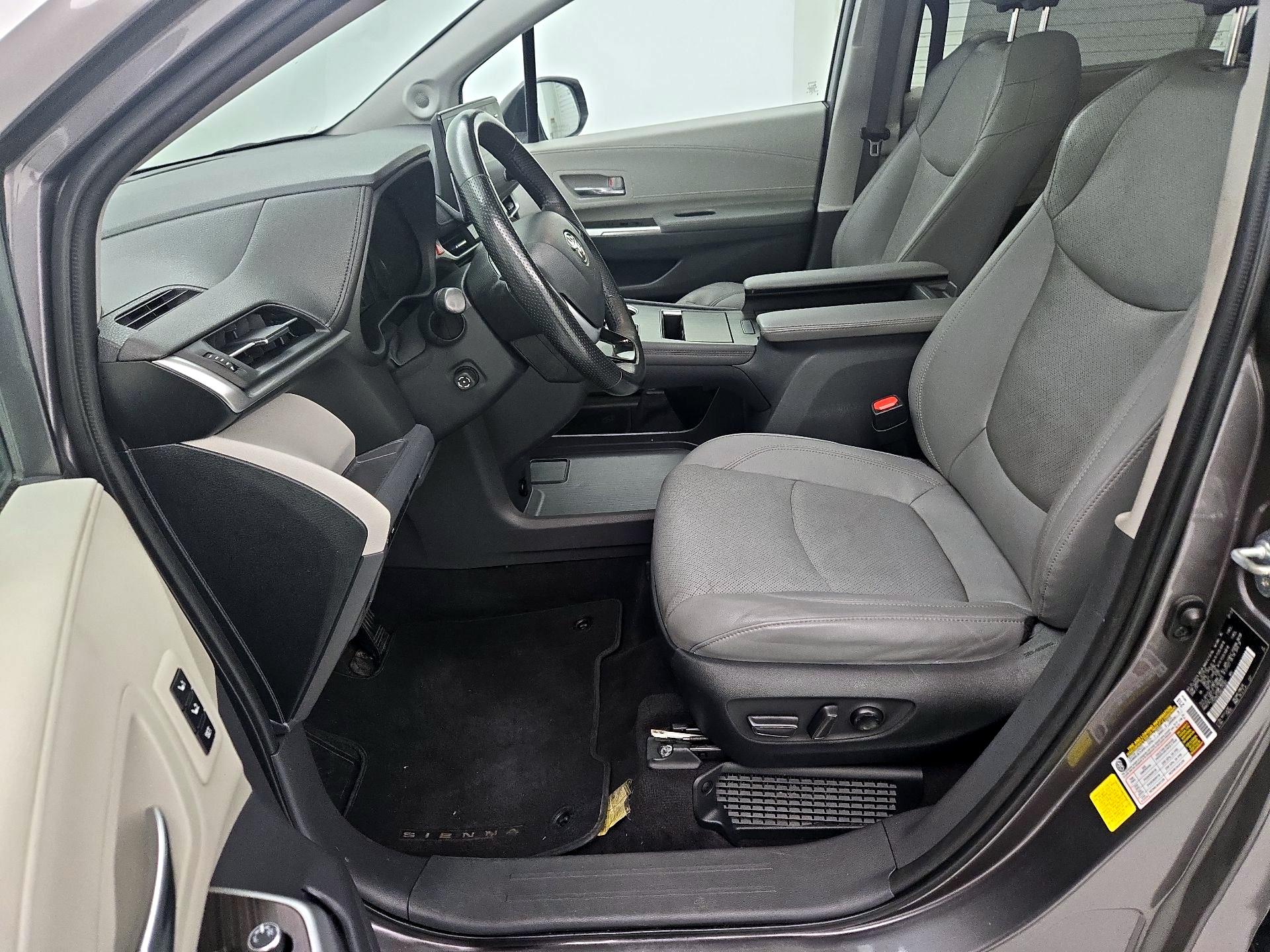 Thumbnail: 2022 Toyota Sienna - 11