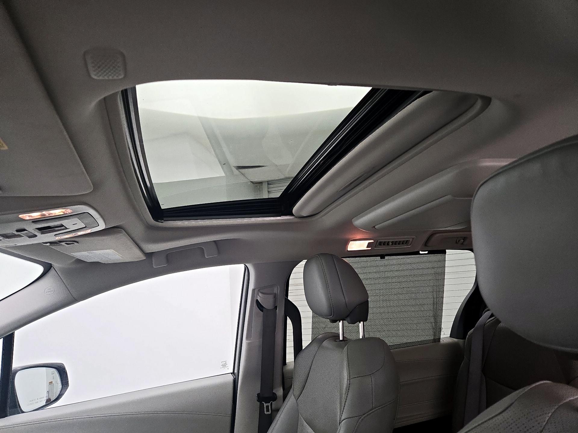 Thumbnail: 2022 Toyota Sienna - 20