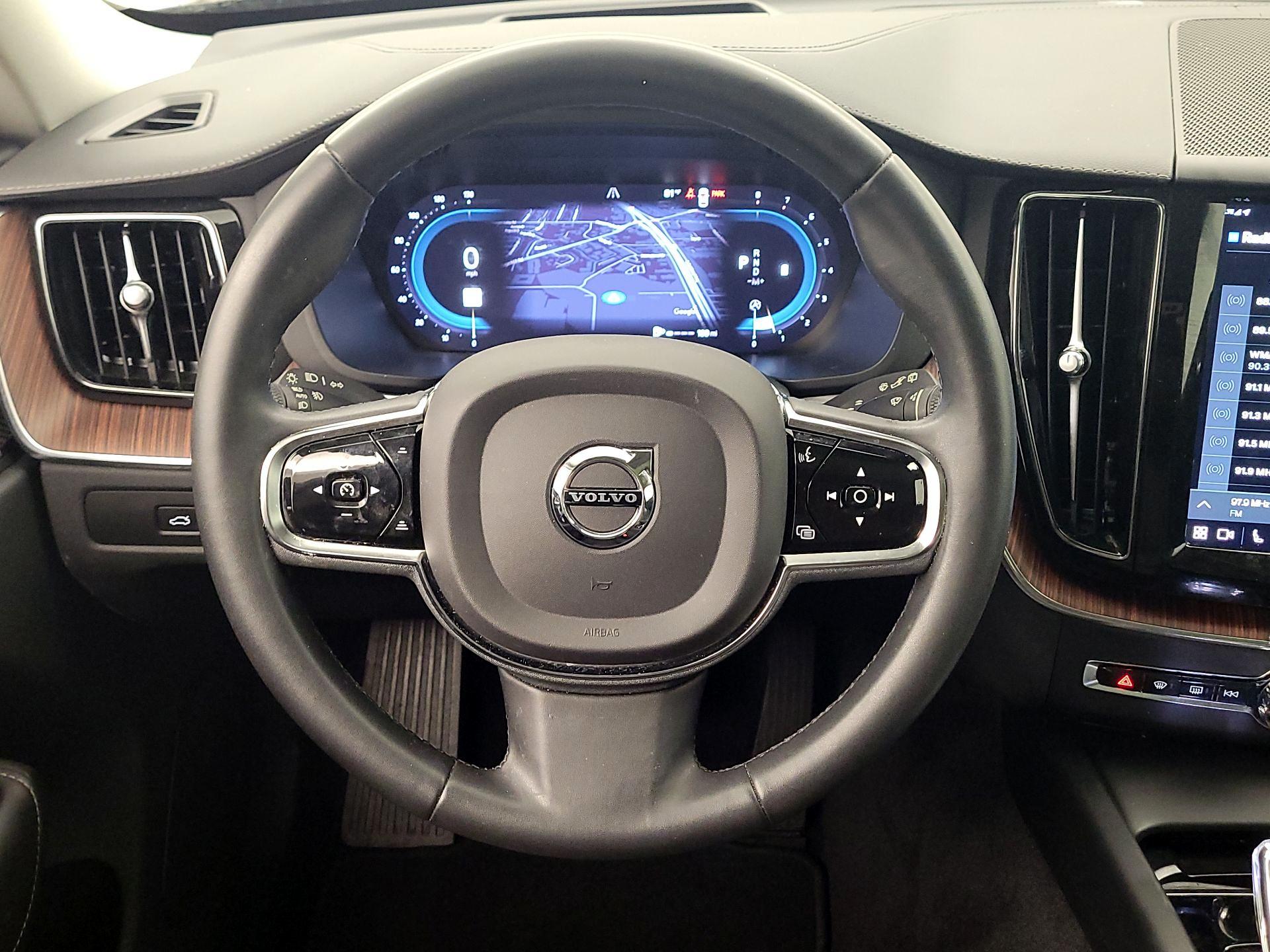 Thumbnail: 2023 Volvo XC60 - 10