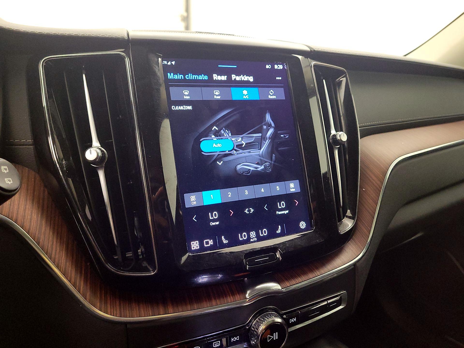 Thumbnail: 2023 Volvo XC60 - 16