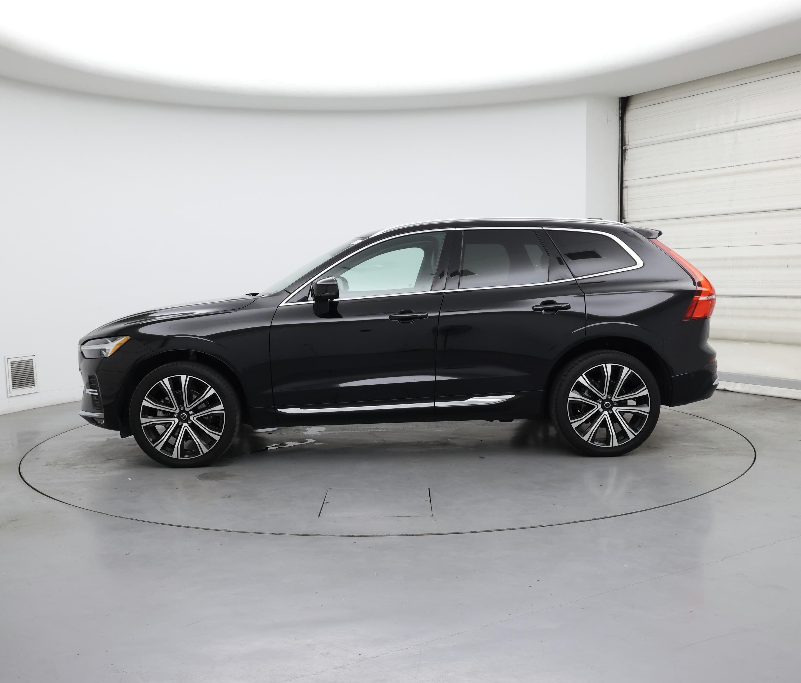 Thumbnail: 2023 Volvo XC60 - 3