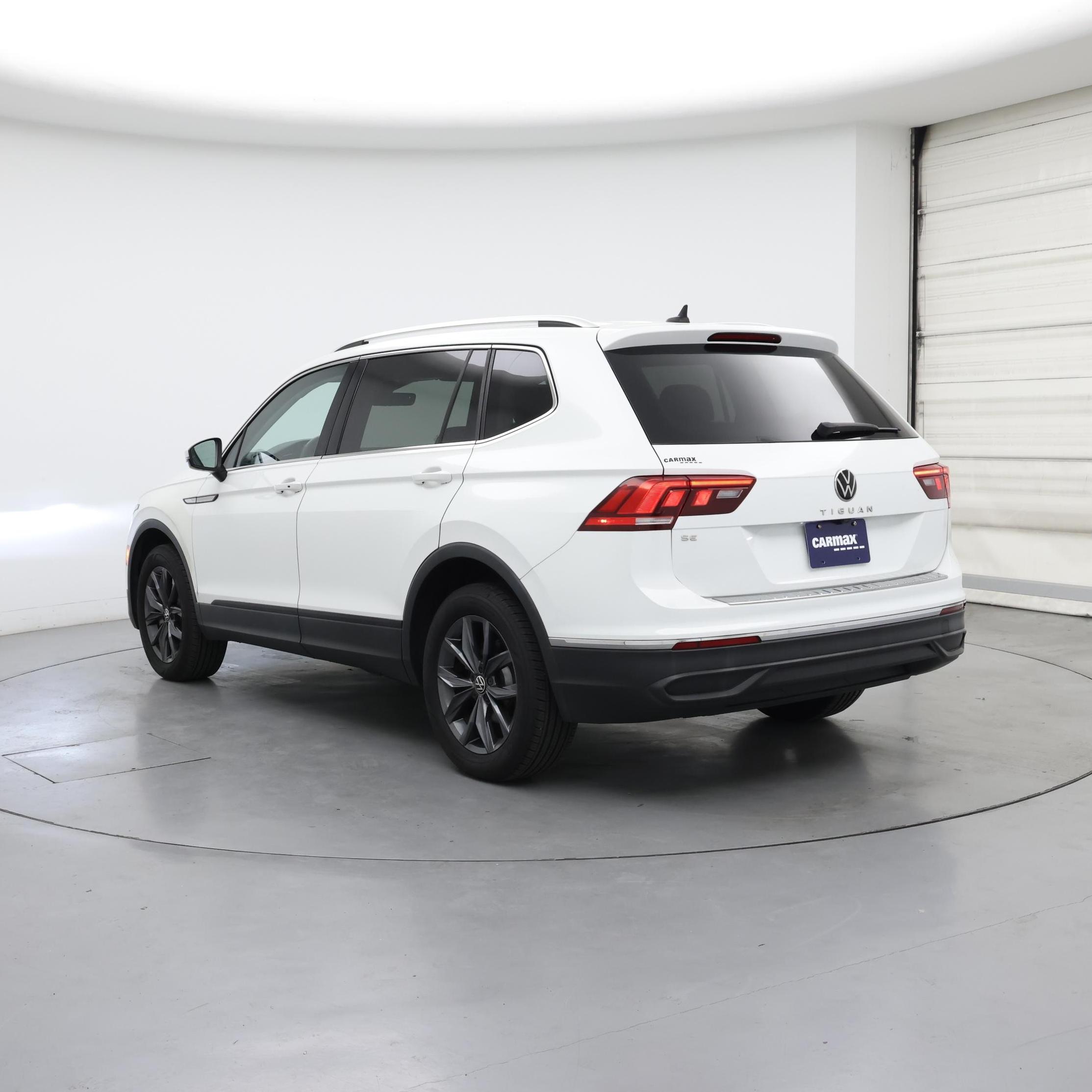 Thumbnail: 2022 Volkswagen Tiguan - 2