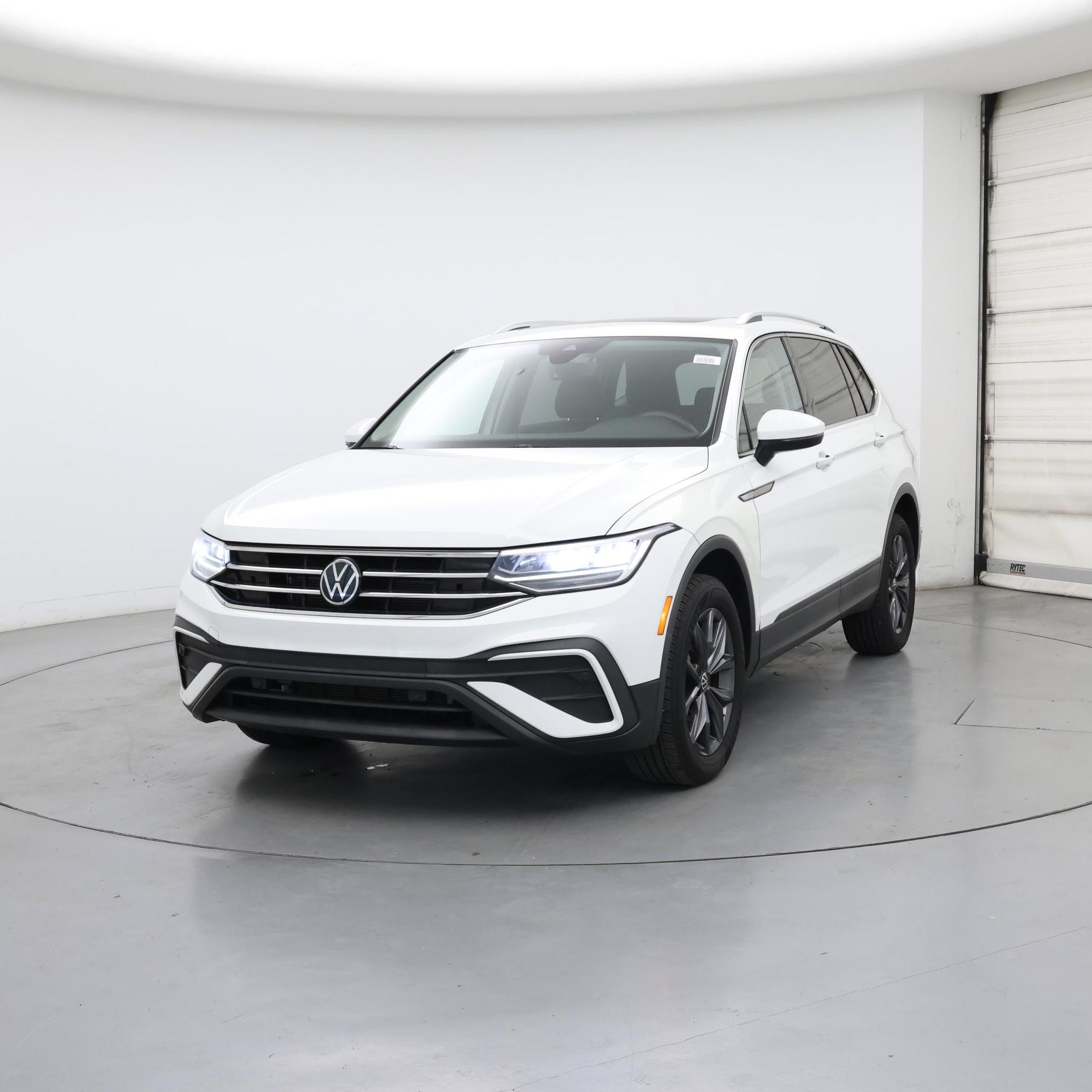 Thumbnail: 2022 Volkswagen Tiguan - 4