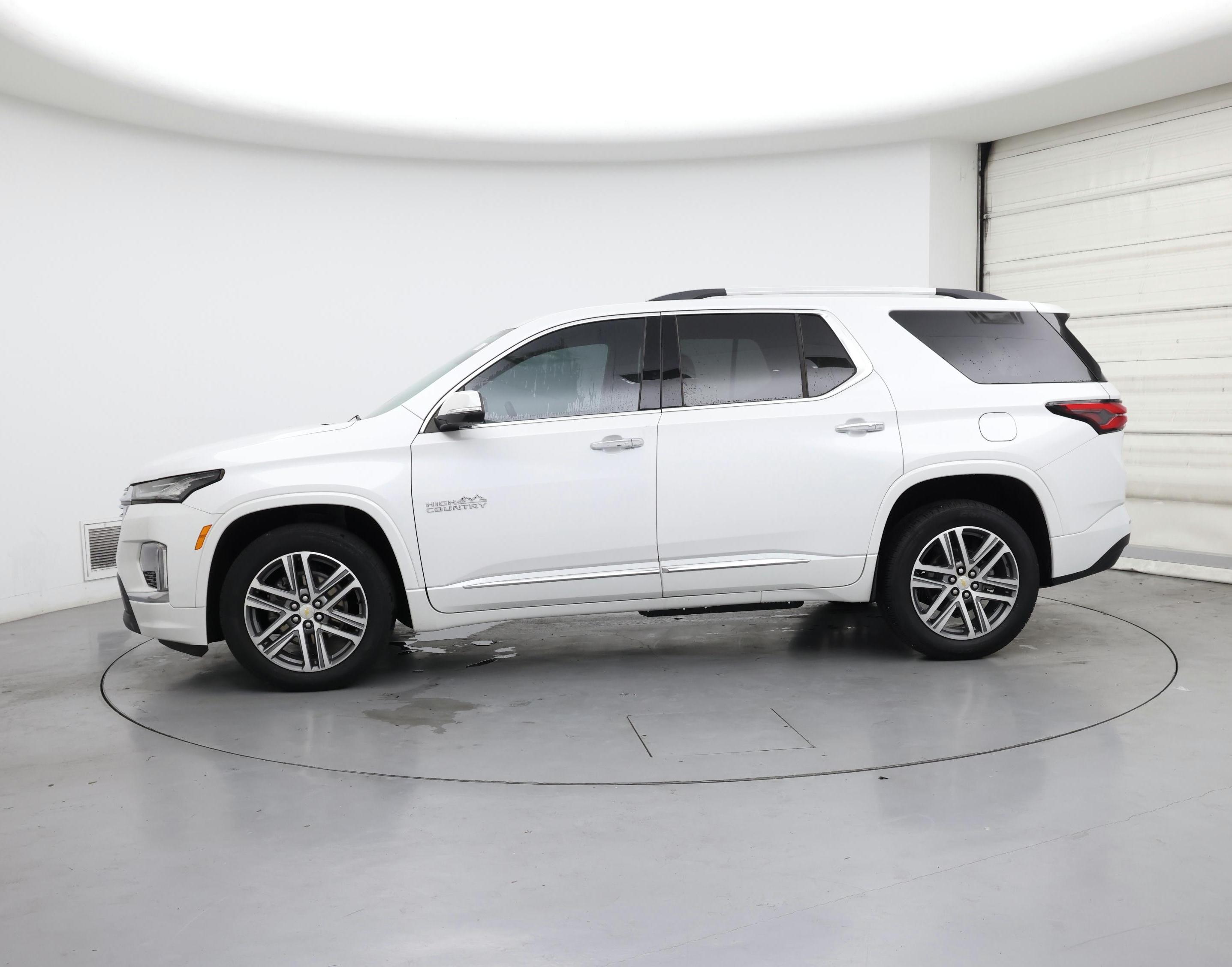 Thumbnail: 2023 Chevrolet Traverse - 3