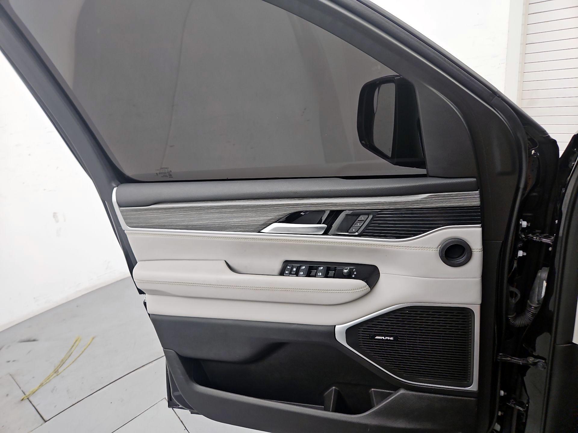 Thumbnail: 2023 Jeep Wagoneer - 12