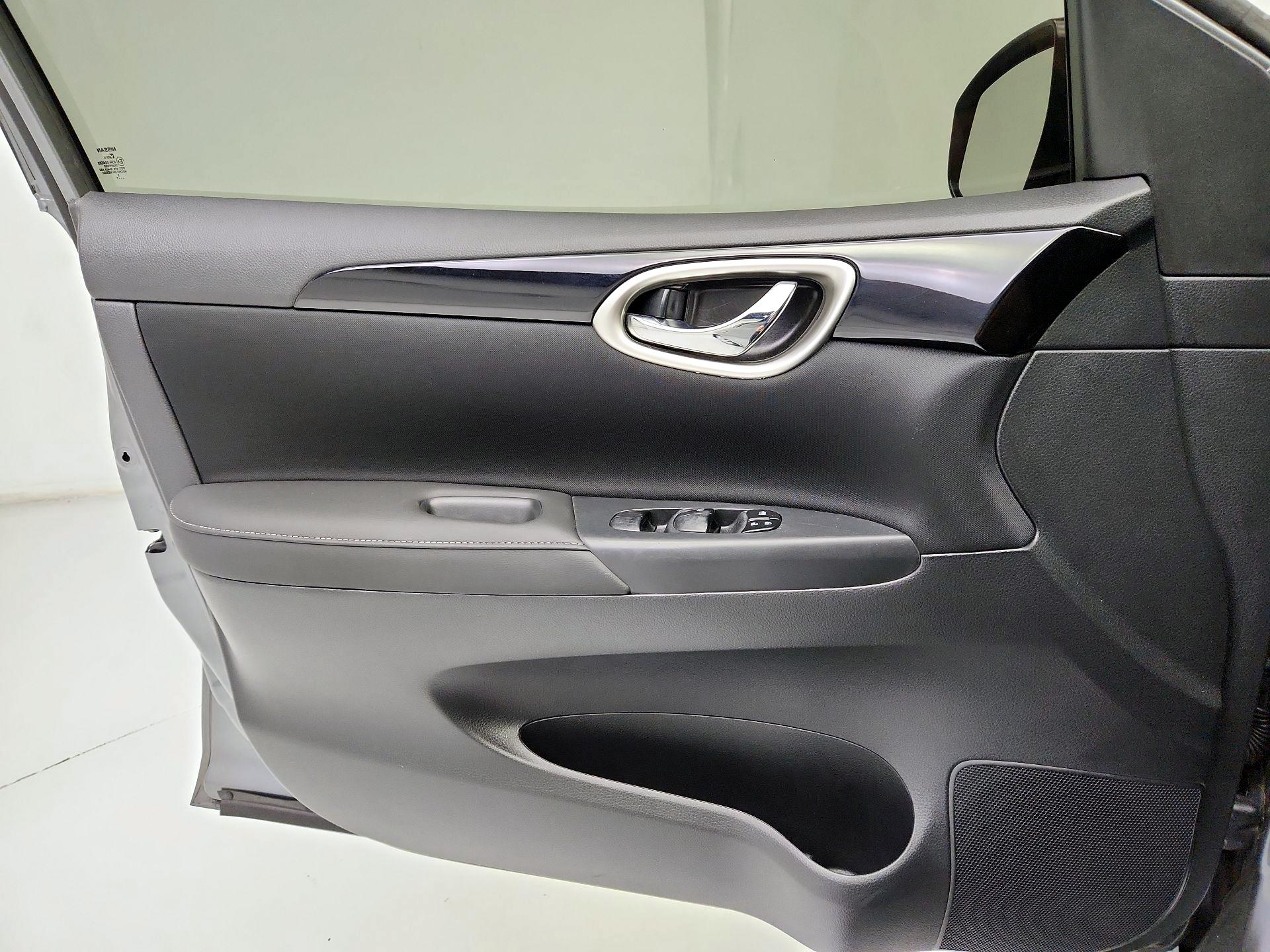 Thumbnail: 2017 Nissan Sentra - 12