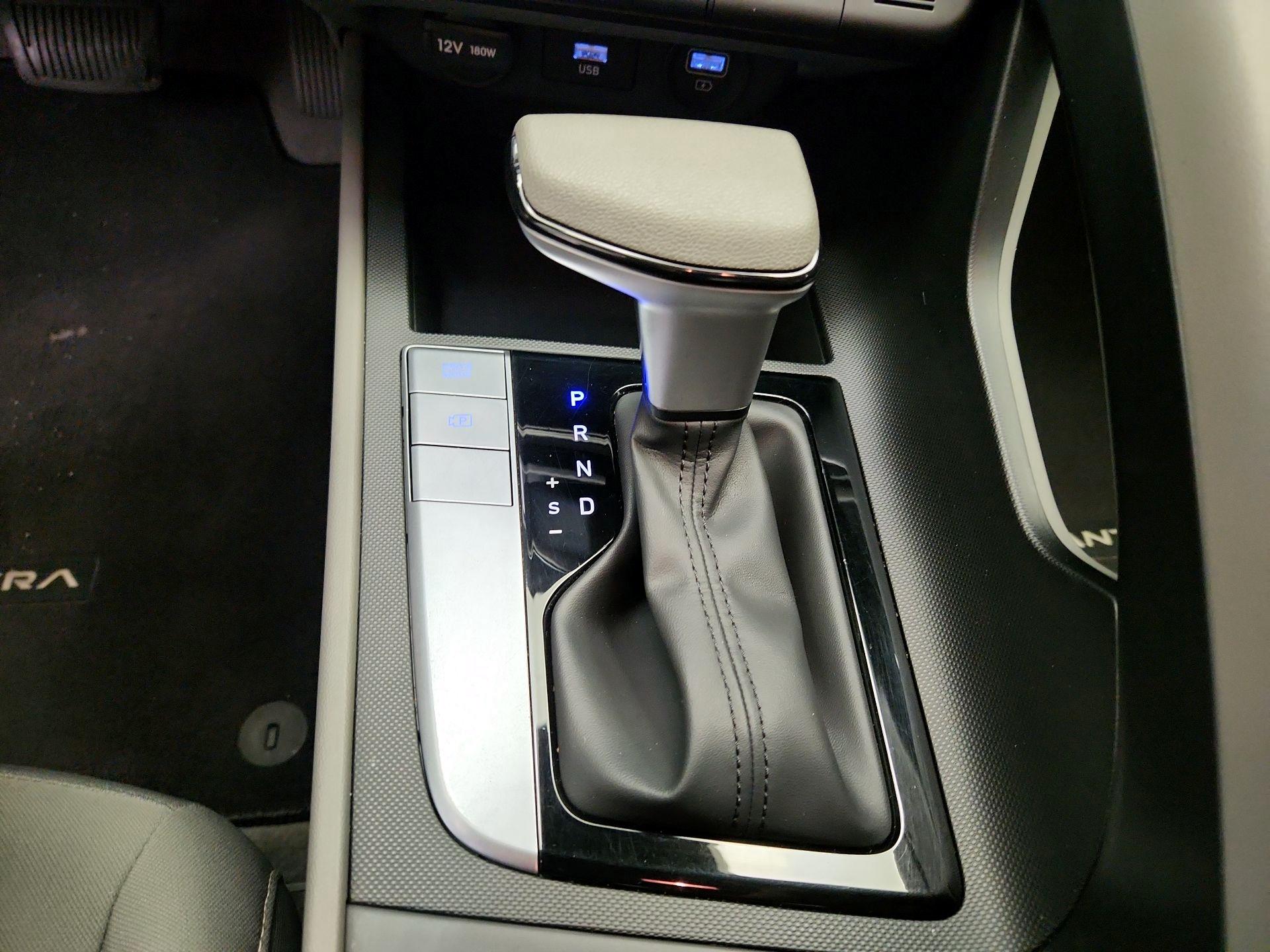 Thumbnail: 2023 Hyundai Elantra - 17