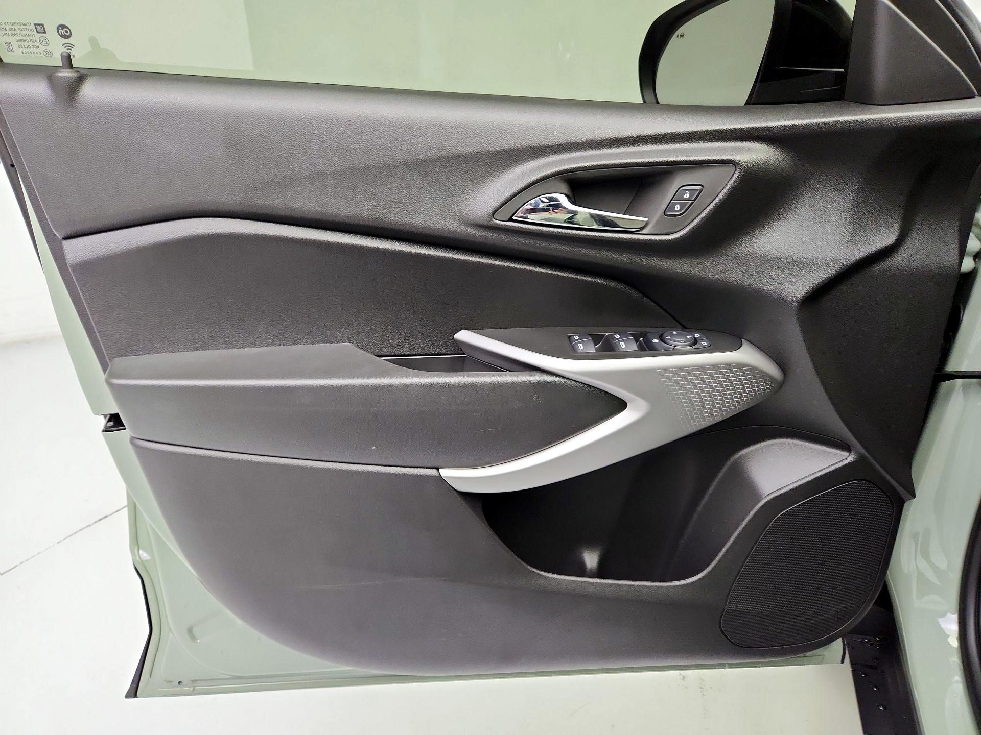Thumbnail: 2024 Chevrolet Trax - 12