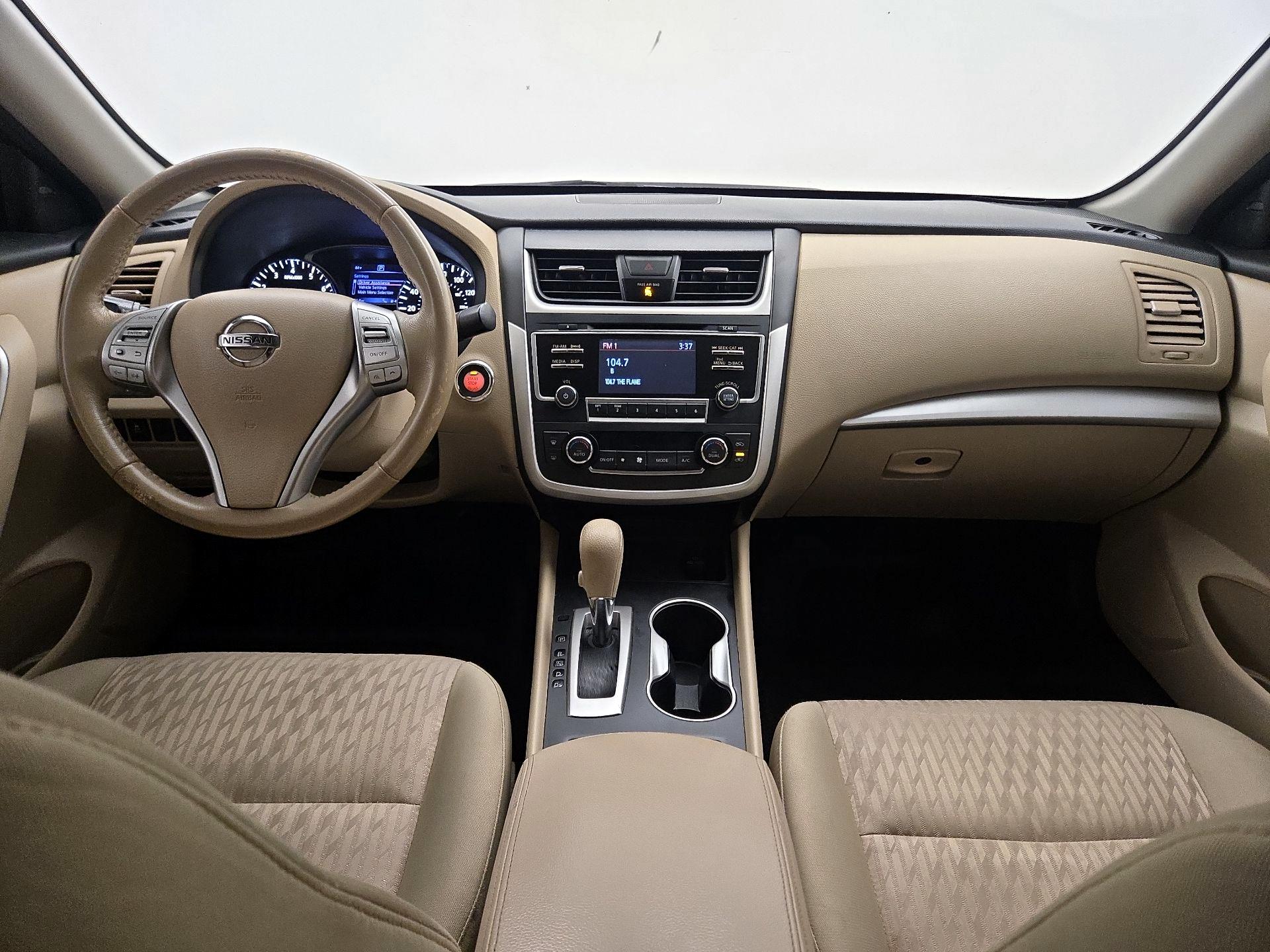 Thumbnail: 2017 Nissan Altima - 9