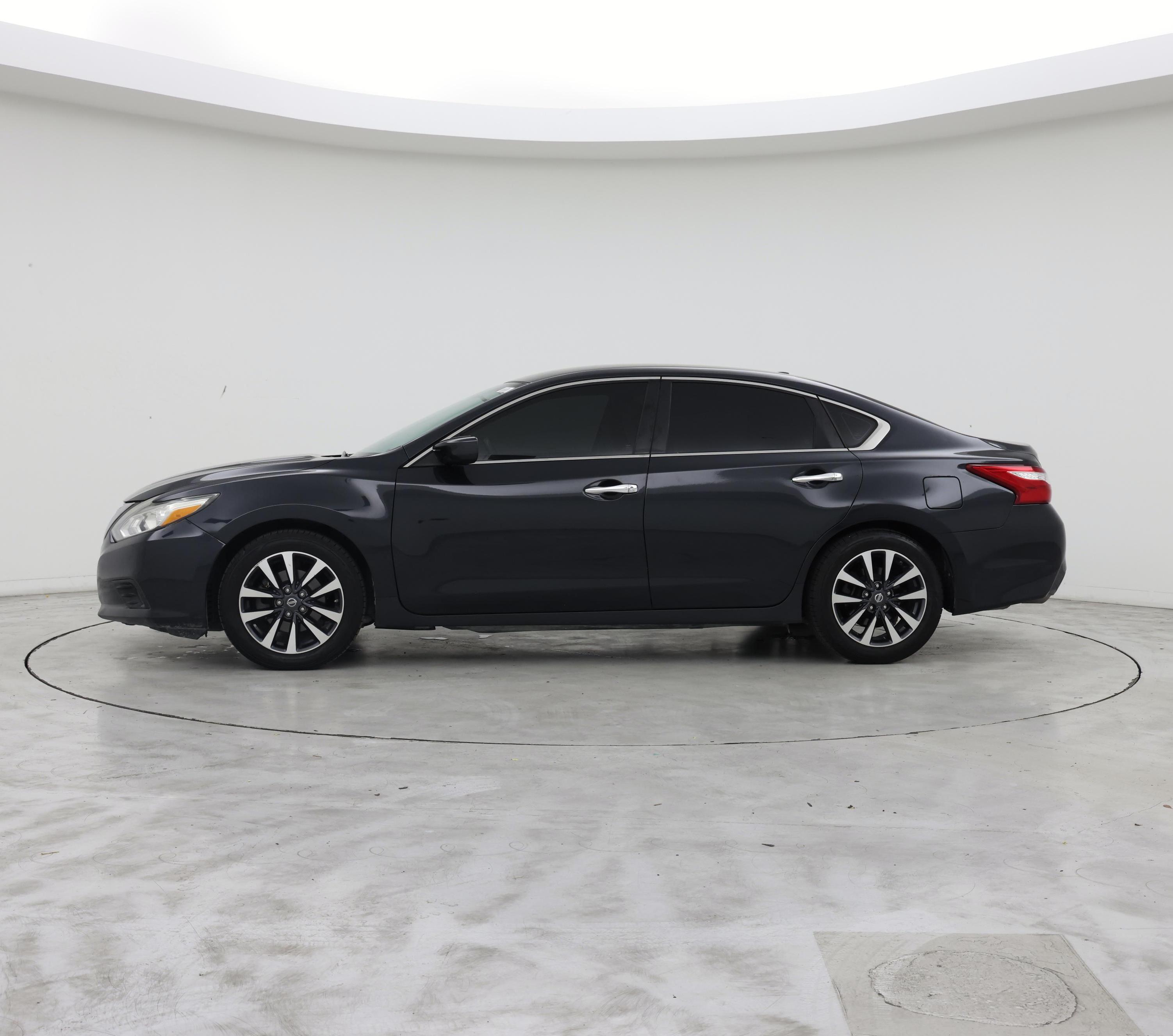 Thumbnail: 2017 Nissan Altima - 3