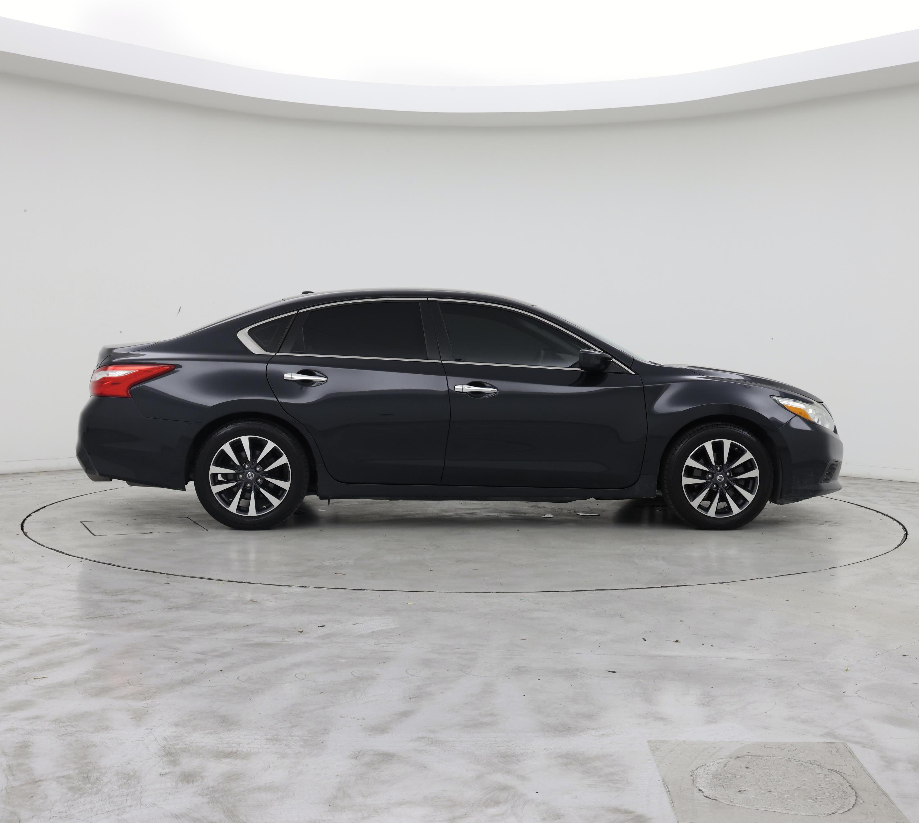 Thumbnail: 2017 Nissan Altima - 7