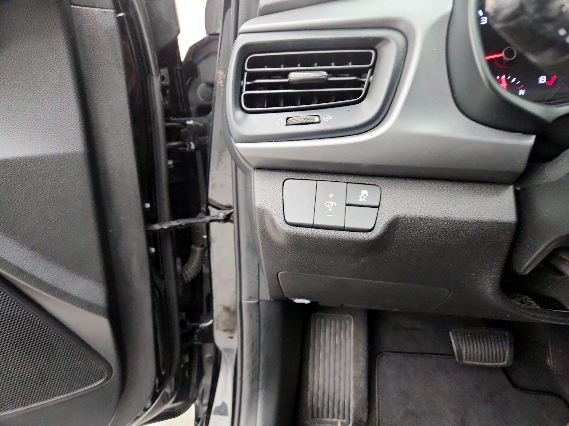 Thumbnail: 2021 Kia Rio - 13