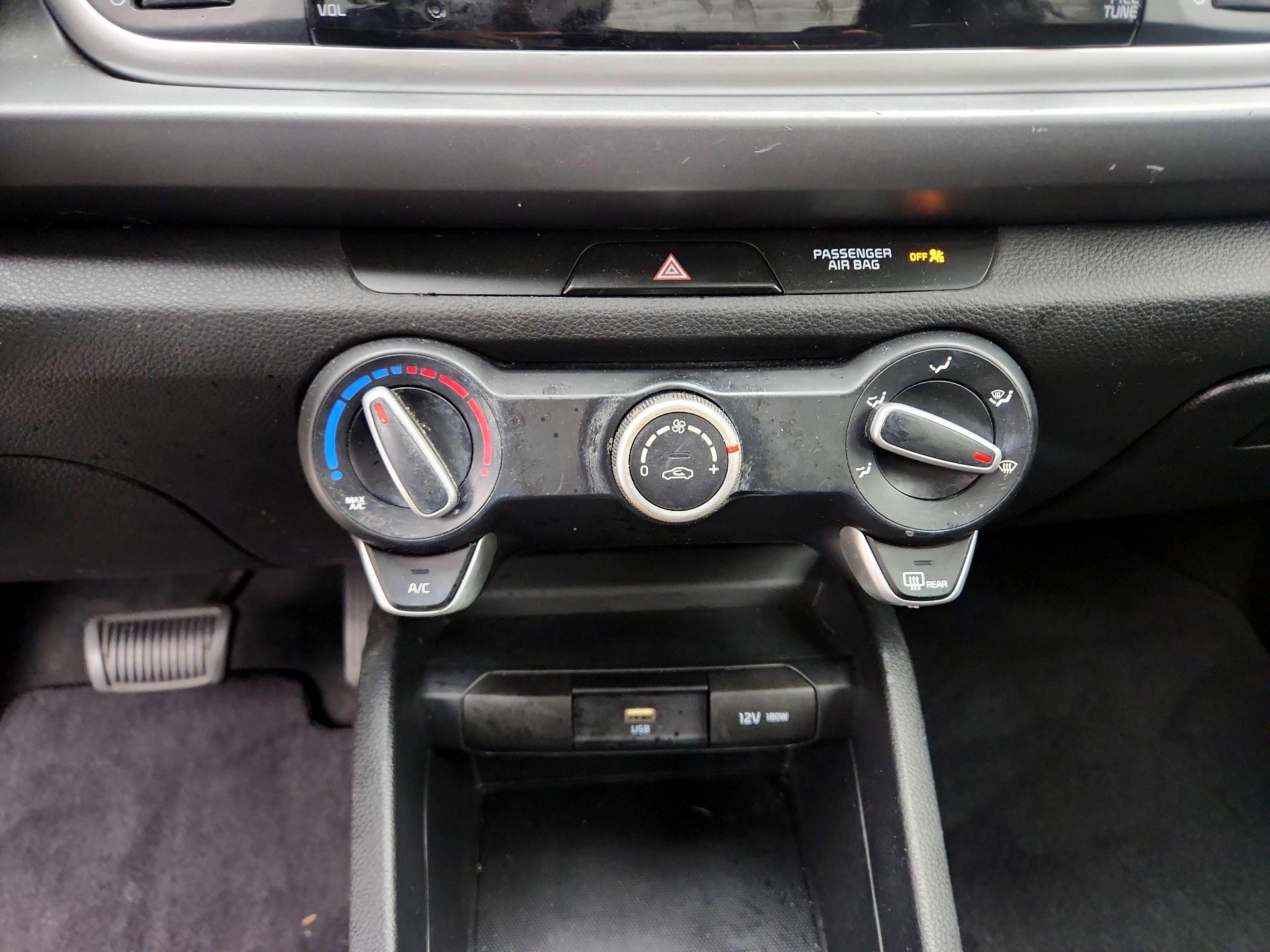 Thumbnail: 2021 Kia Rio - 16