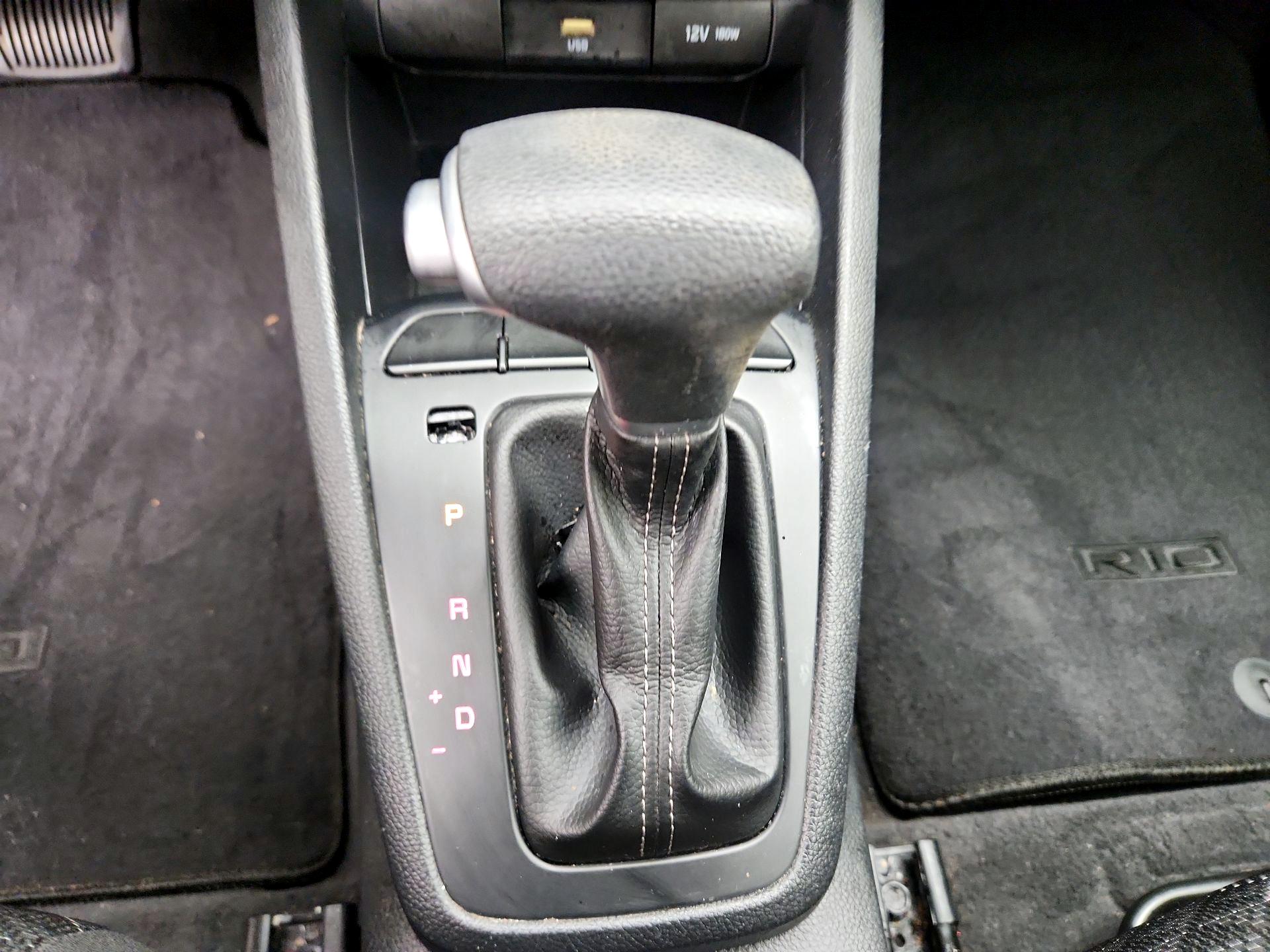 Thumbnail: 2021 Kia Rio - 17