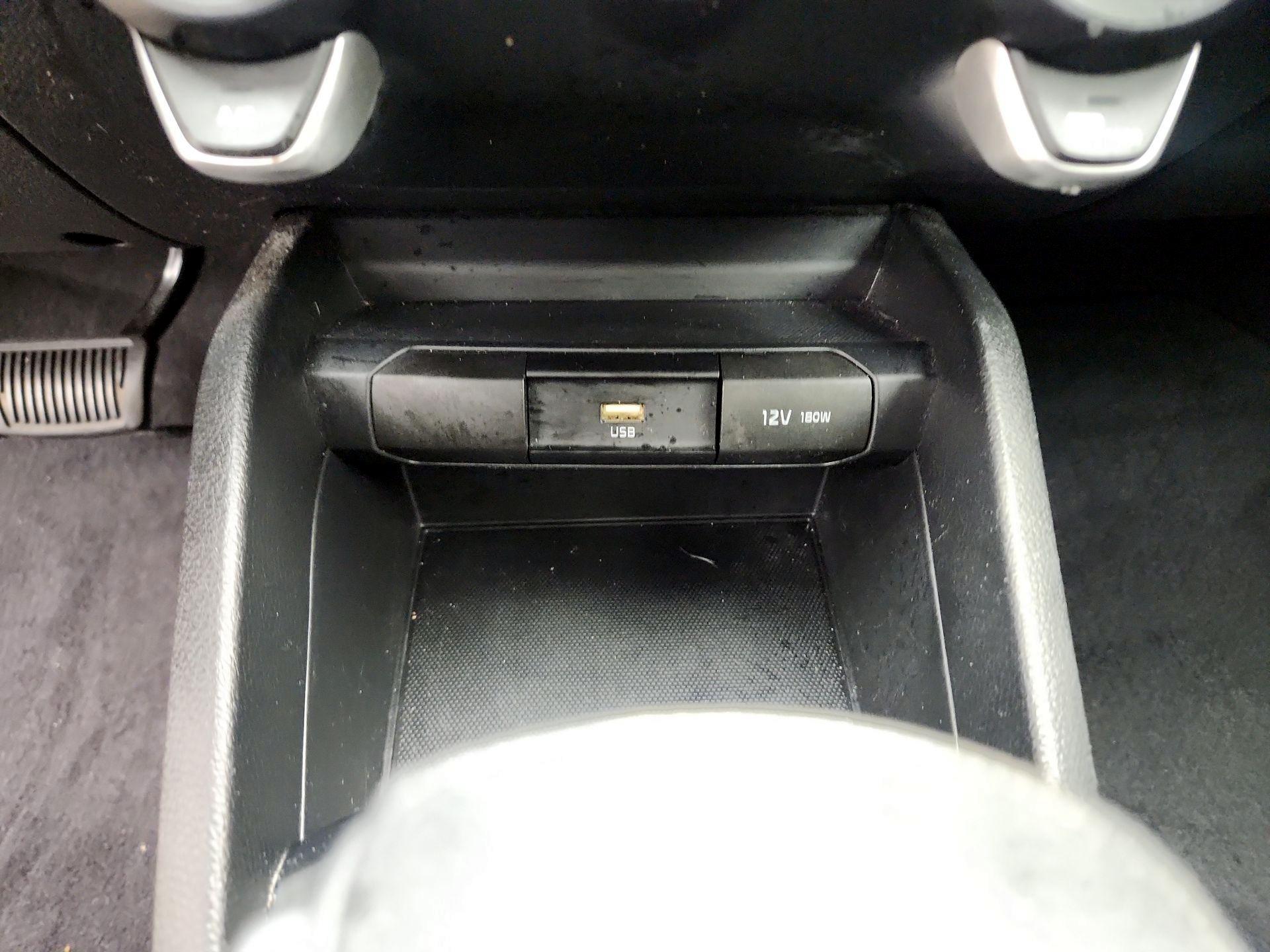 Thumbnail: 2021 Kia Rio - 18