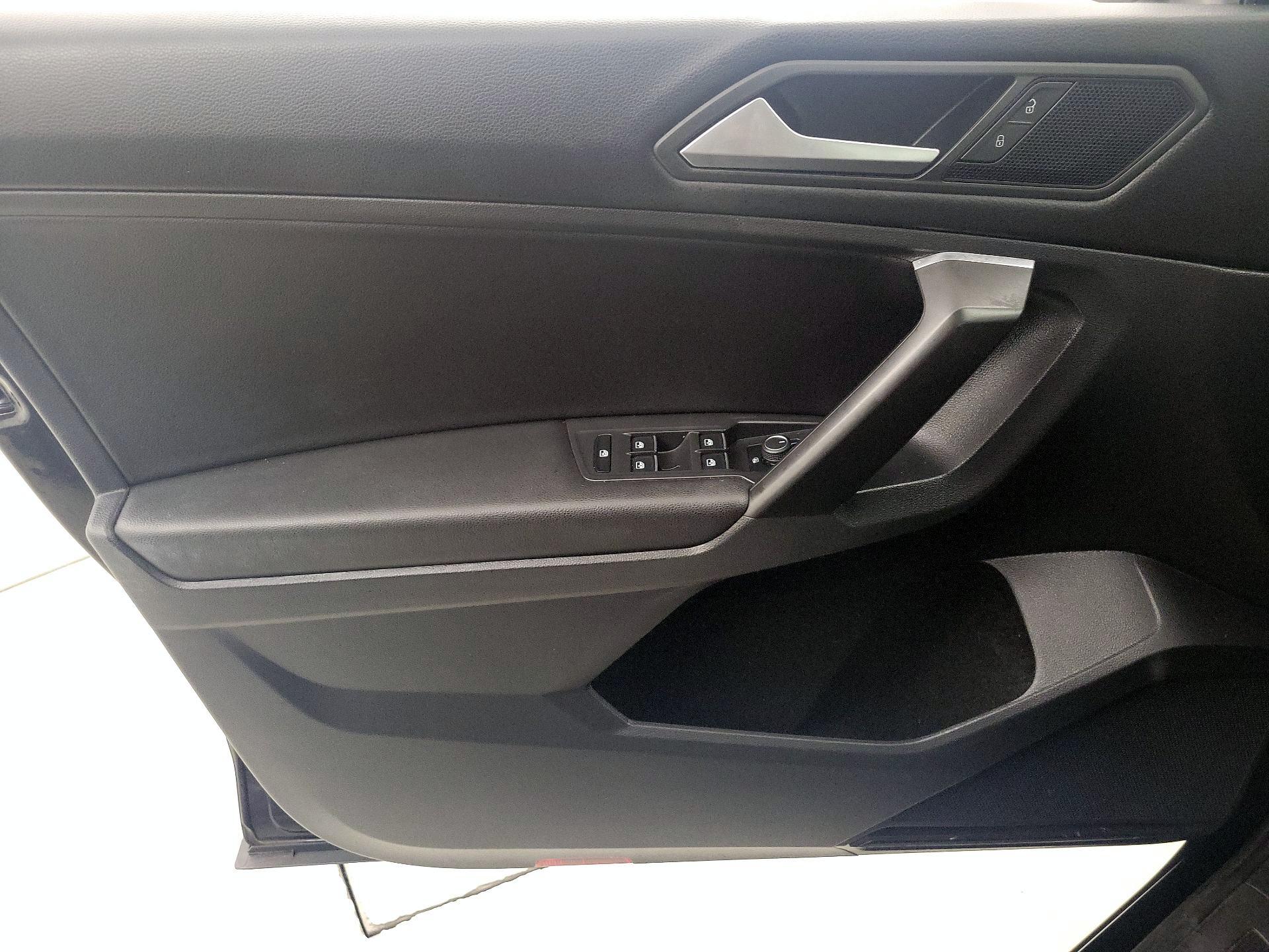 Thumbnail: 2021 Volkswagen Tiguan - 12