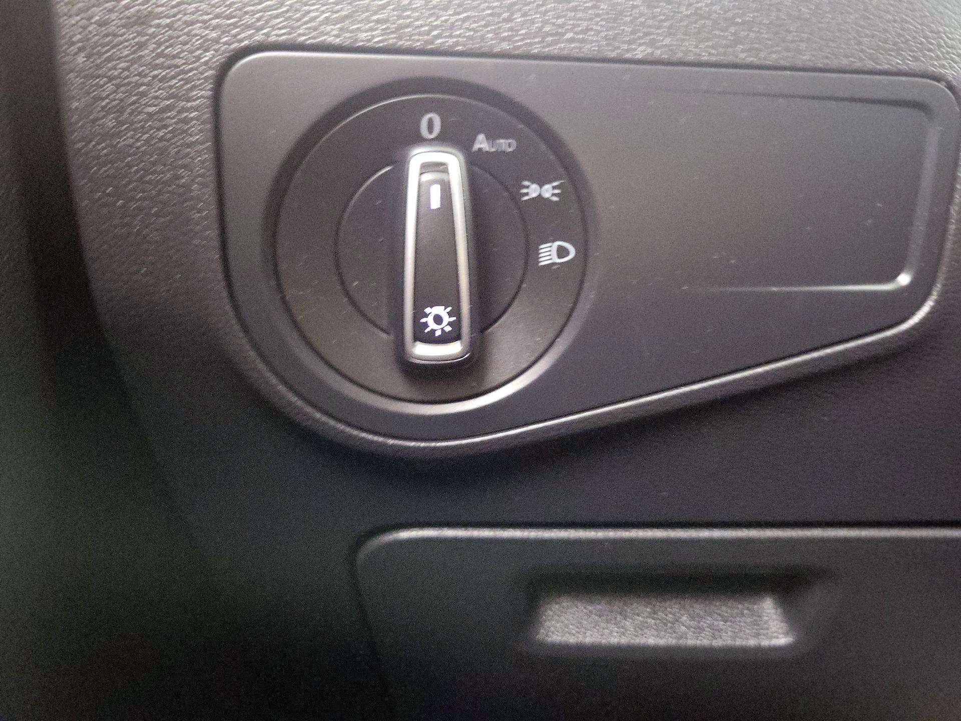 Thumbnail: 2021 Volkswagen Tiguan - 13