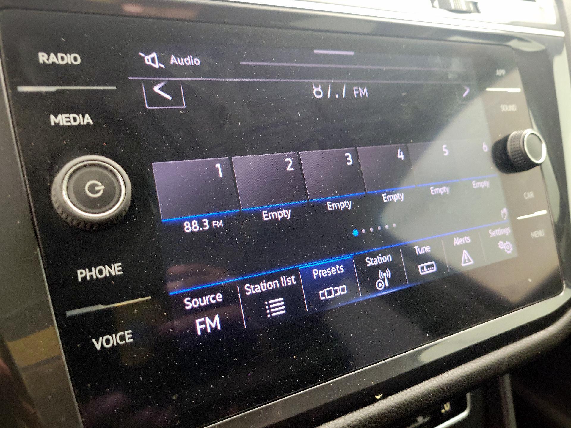 Thumbnail: 2021 Volkswagen Tiguan - 15