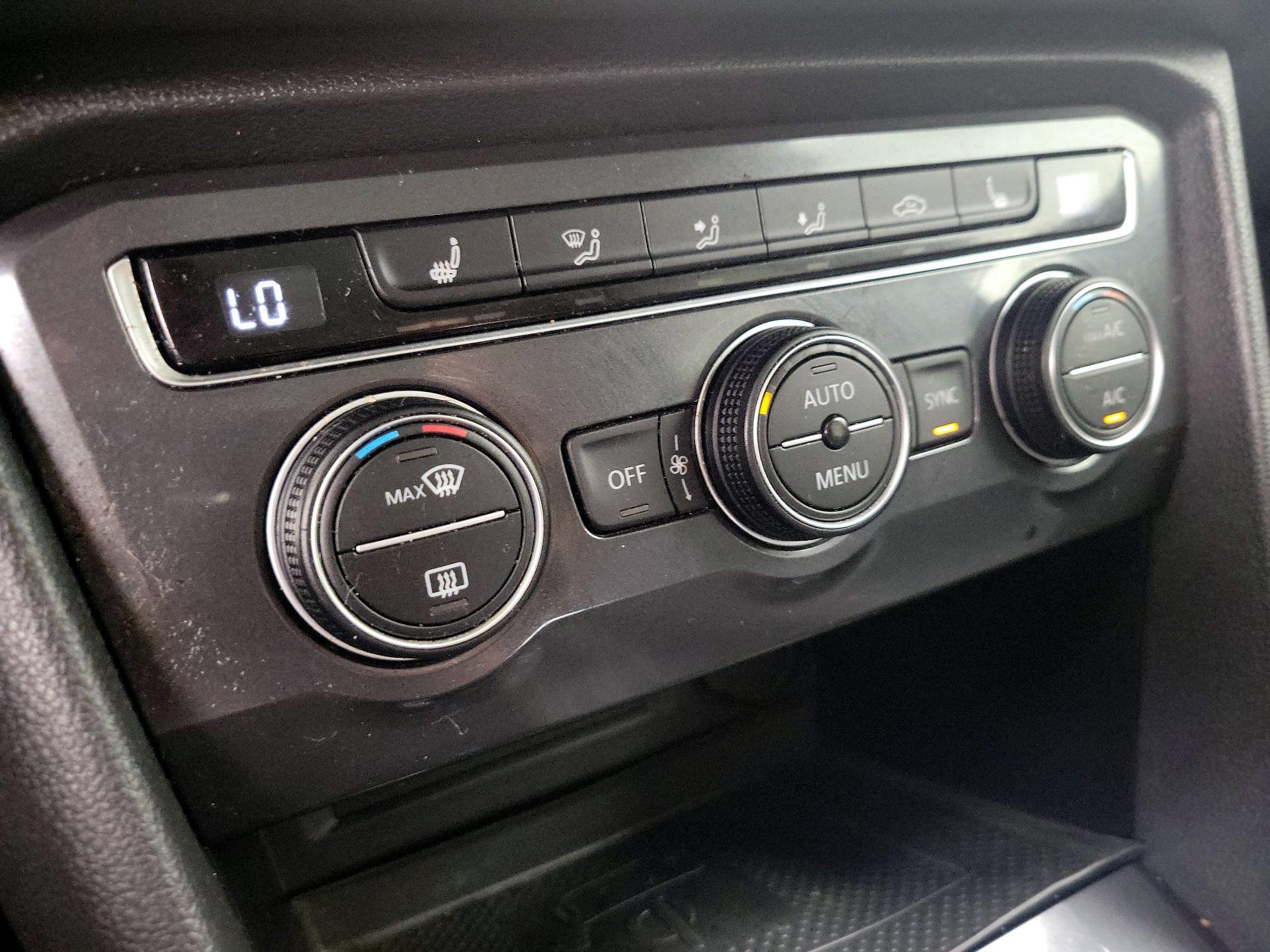 Thumbnail: 2021 Volkswagen Tiguan - 16