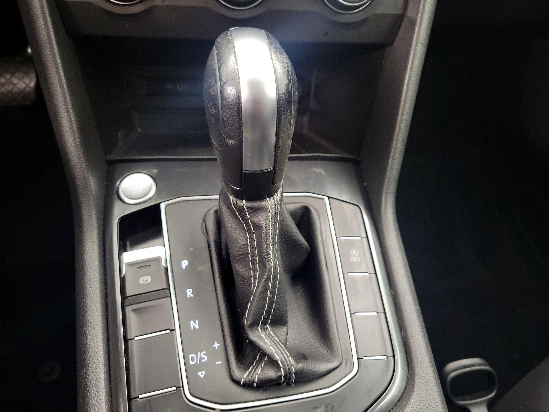 Thumbnail: 2021 Volkswagen Tiguan - 17