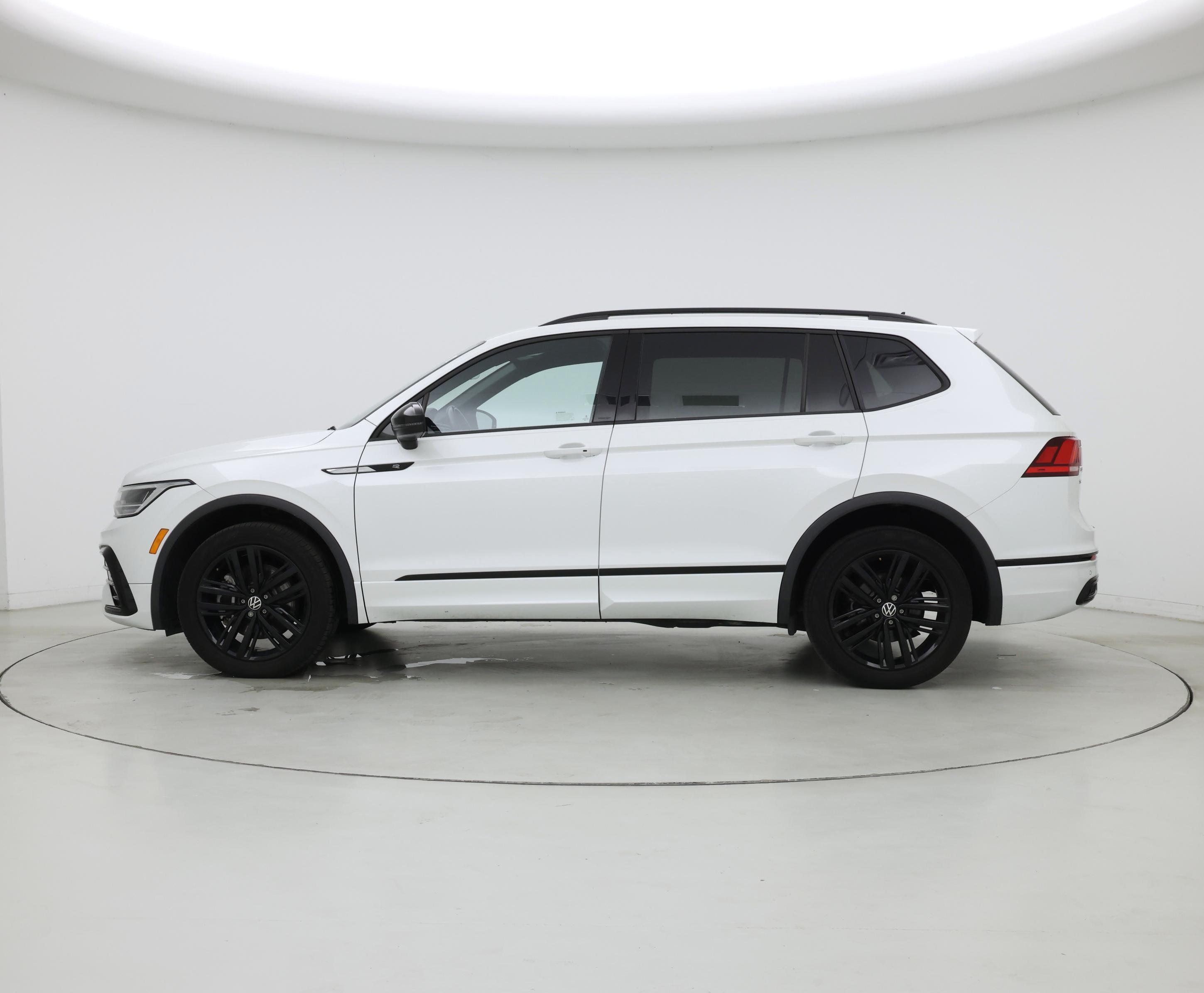 Thumbnail: 2022 Volkswagen Tiguan - 3