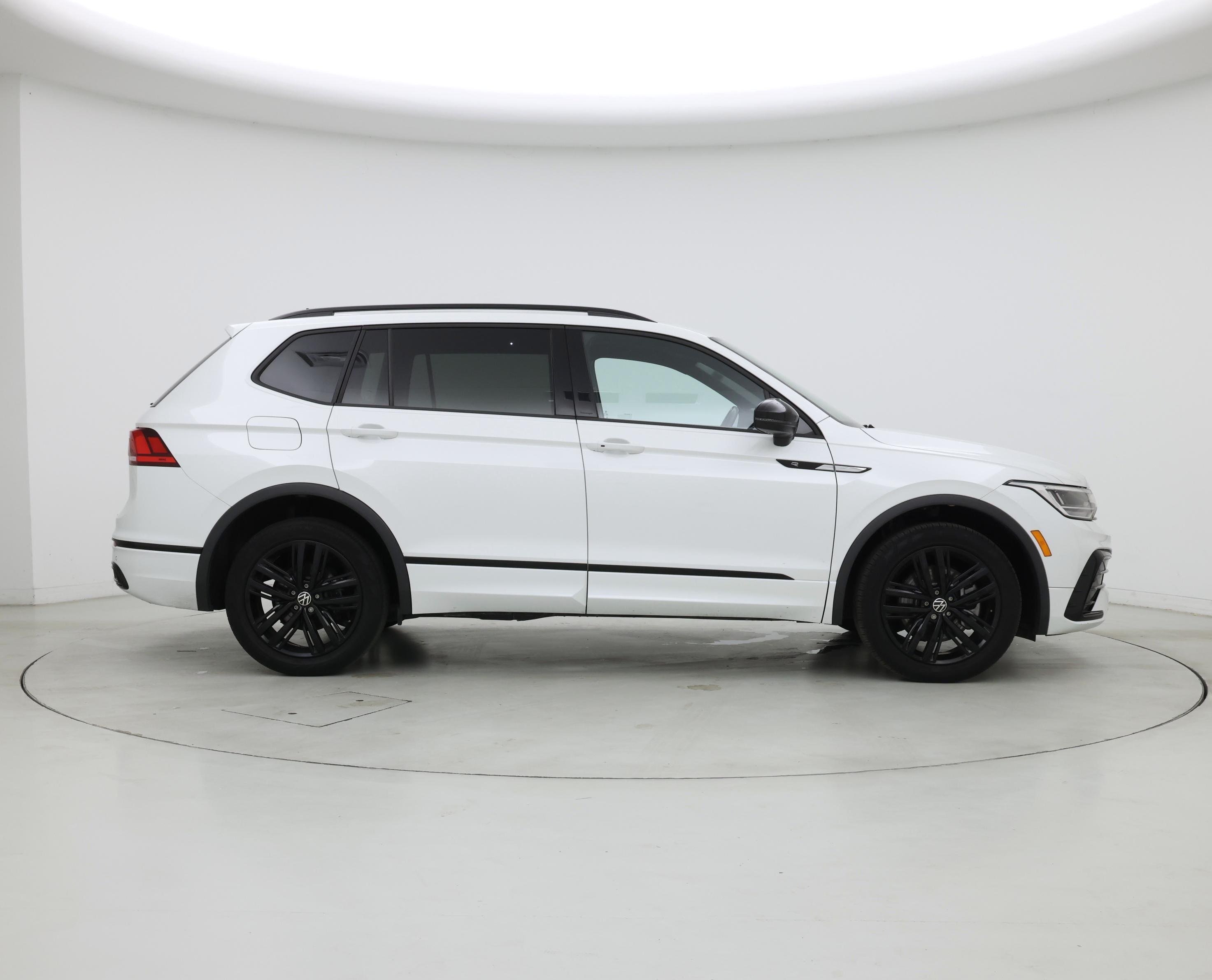 Thumbnail: 2022 Volkswagen Tiguan - 7
