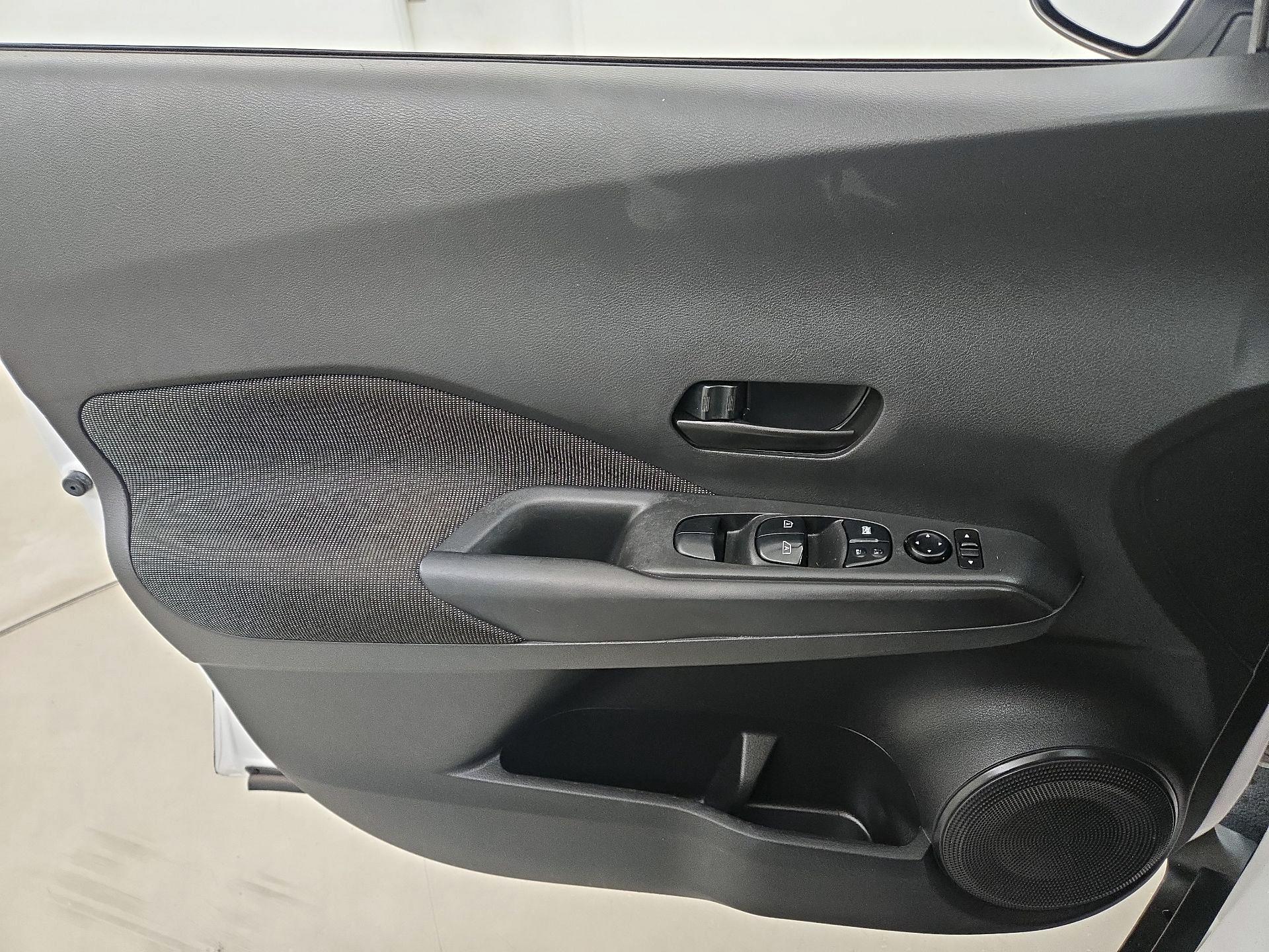 Thumbnail: 2020 Nissan Kicks - 12
