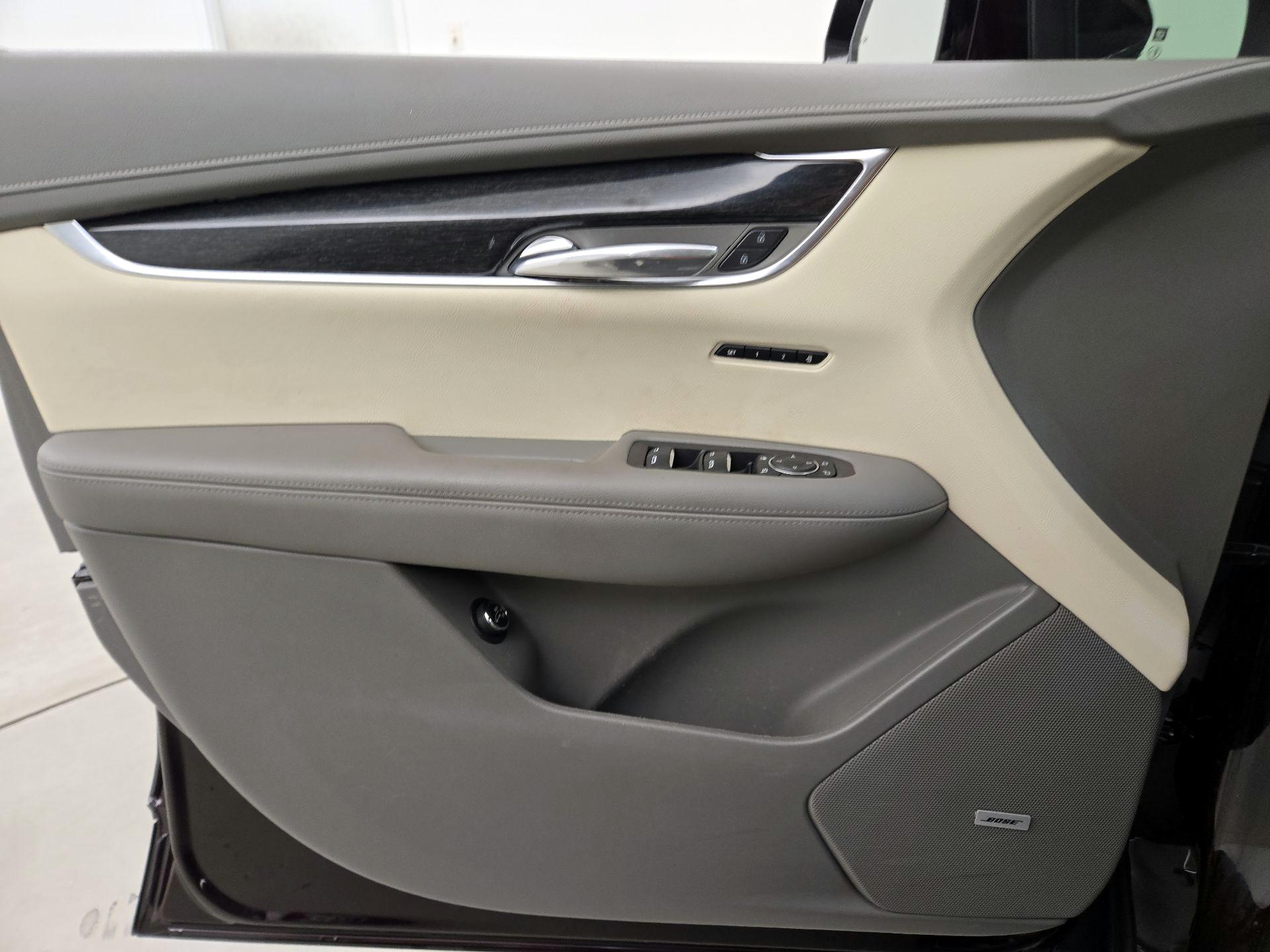 Thumbnail: 2021 Cadillac XT6 - 12