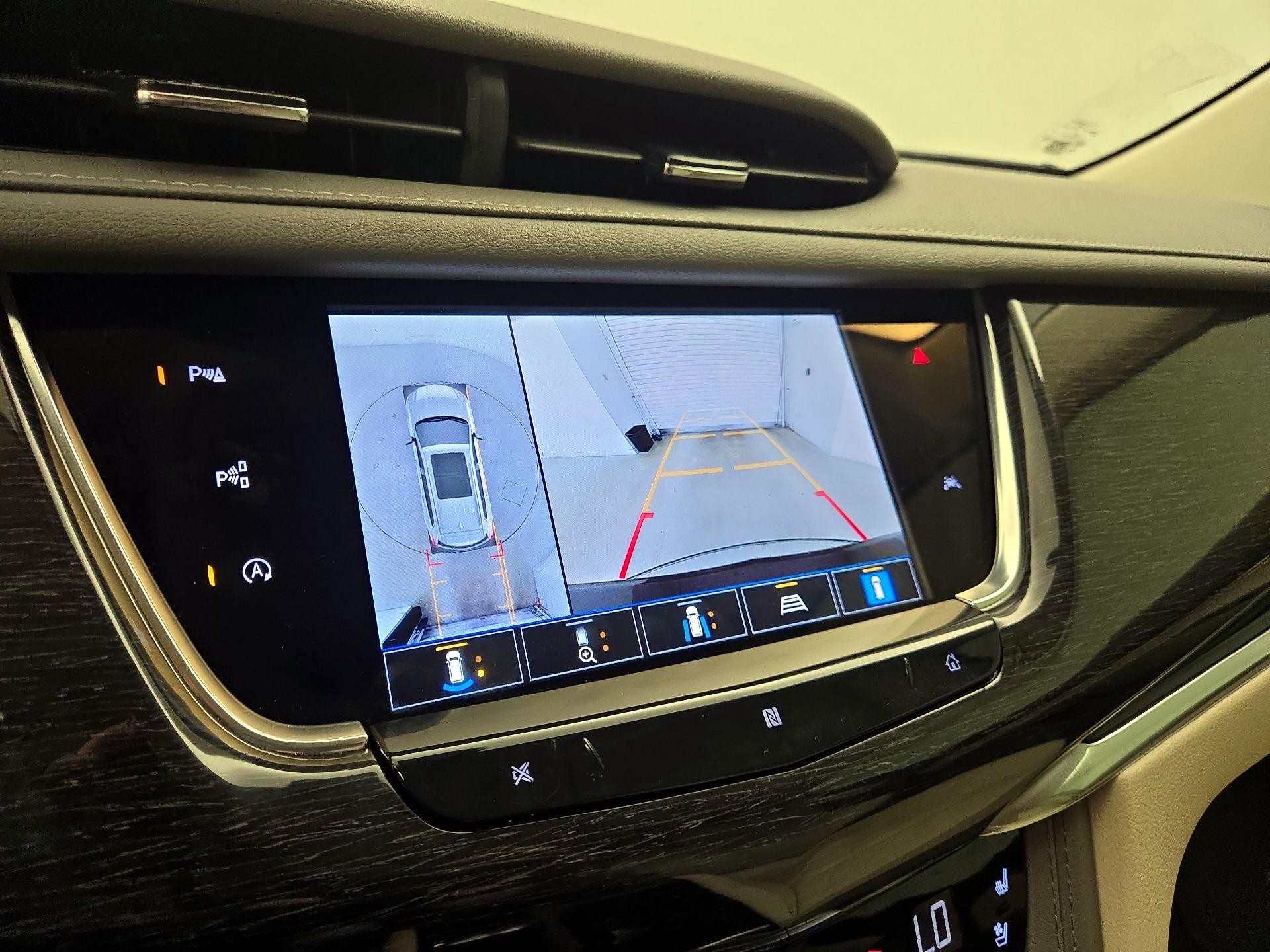 Thumbnail: 2021 Cadillac XT6 - 14