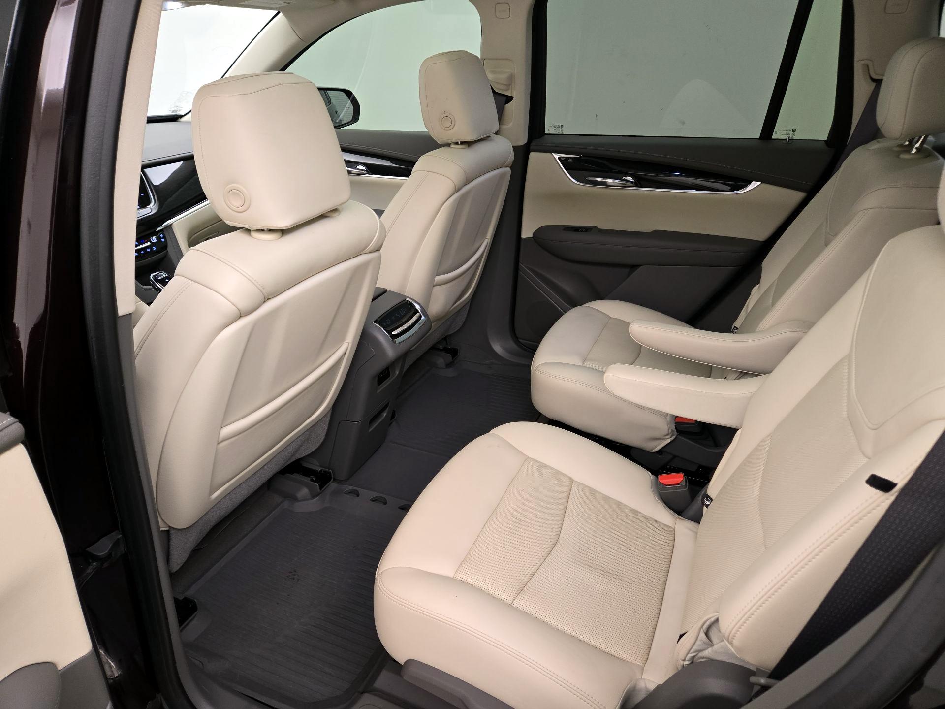 Thumbnail: 2021 Cadillac XT6 - 20