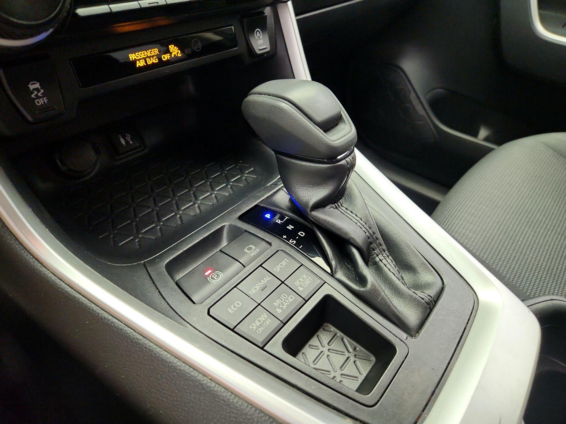 Thumbnail: 2019 Toyota RAV4 - 17