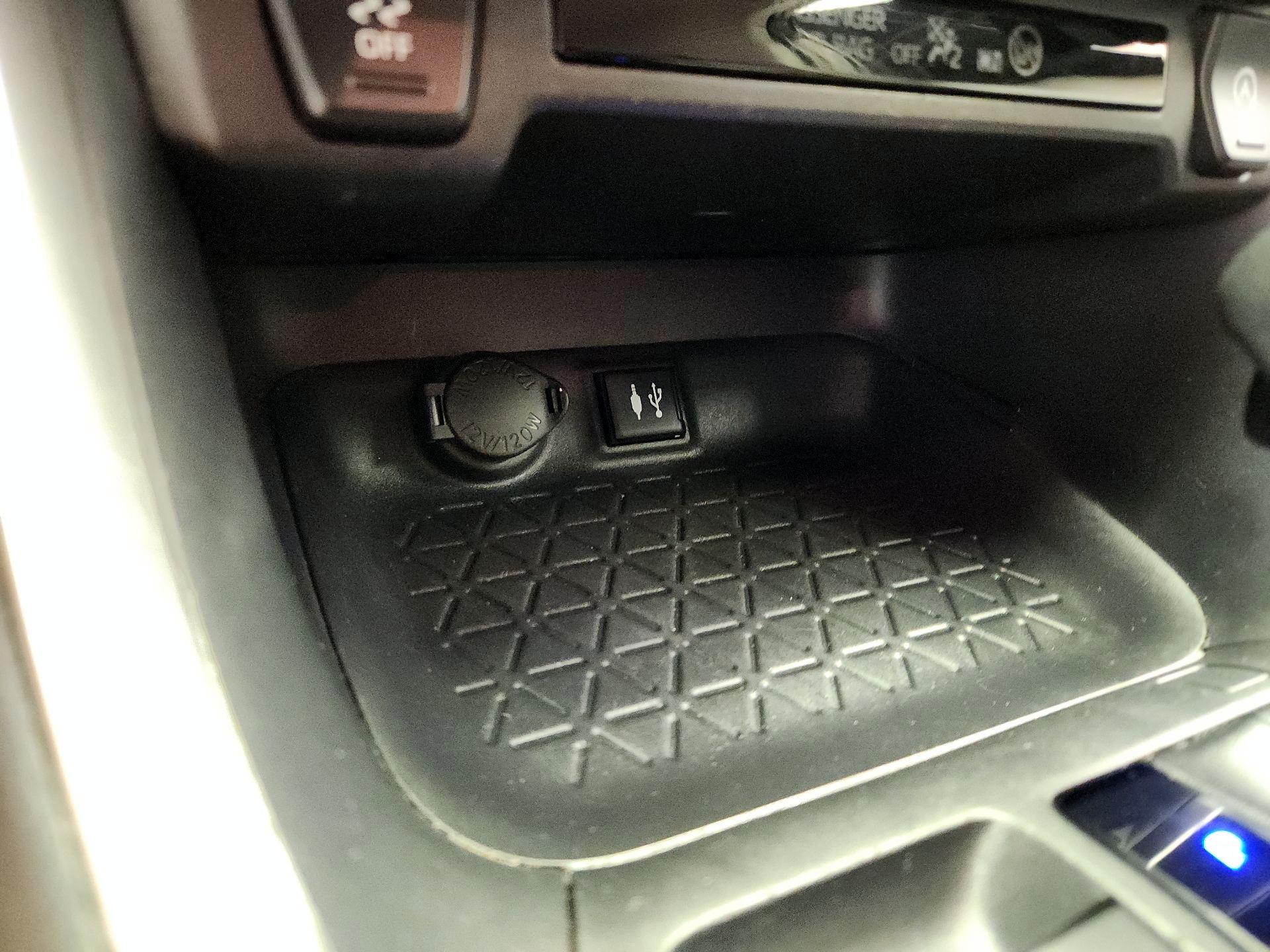 Thumbnail: 2019 Toyota RAV4 - 18
