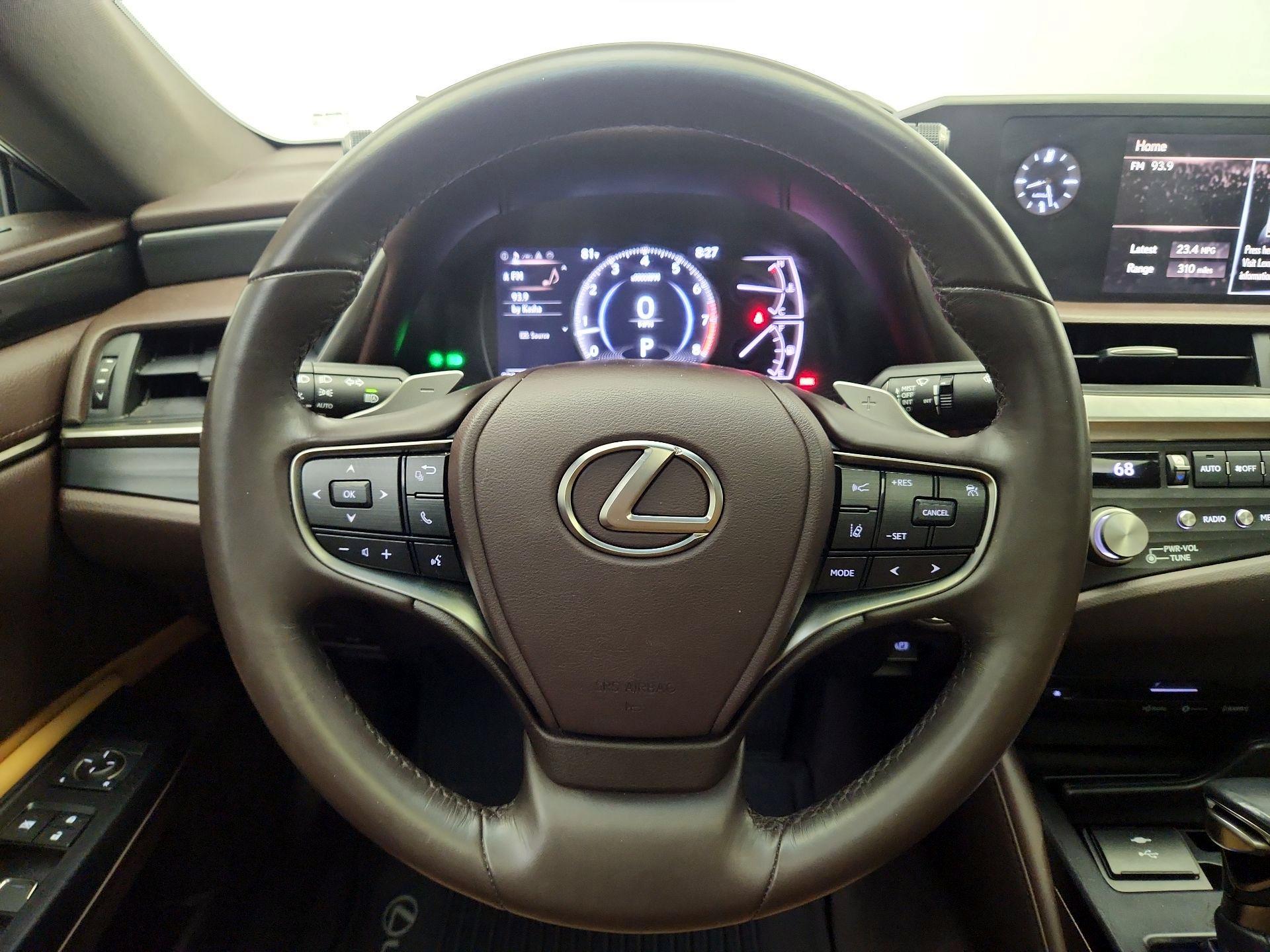 Thumbnail: 2021 Lexus ES - 10