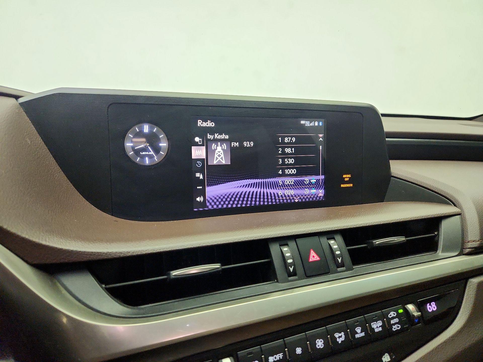 Thumbnail: 2021 Lexus ES - 15