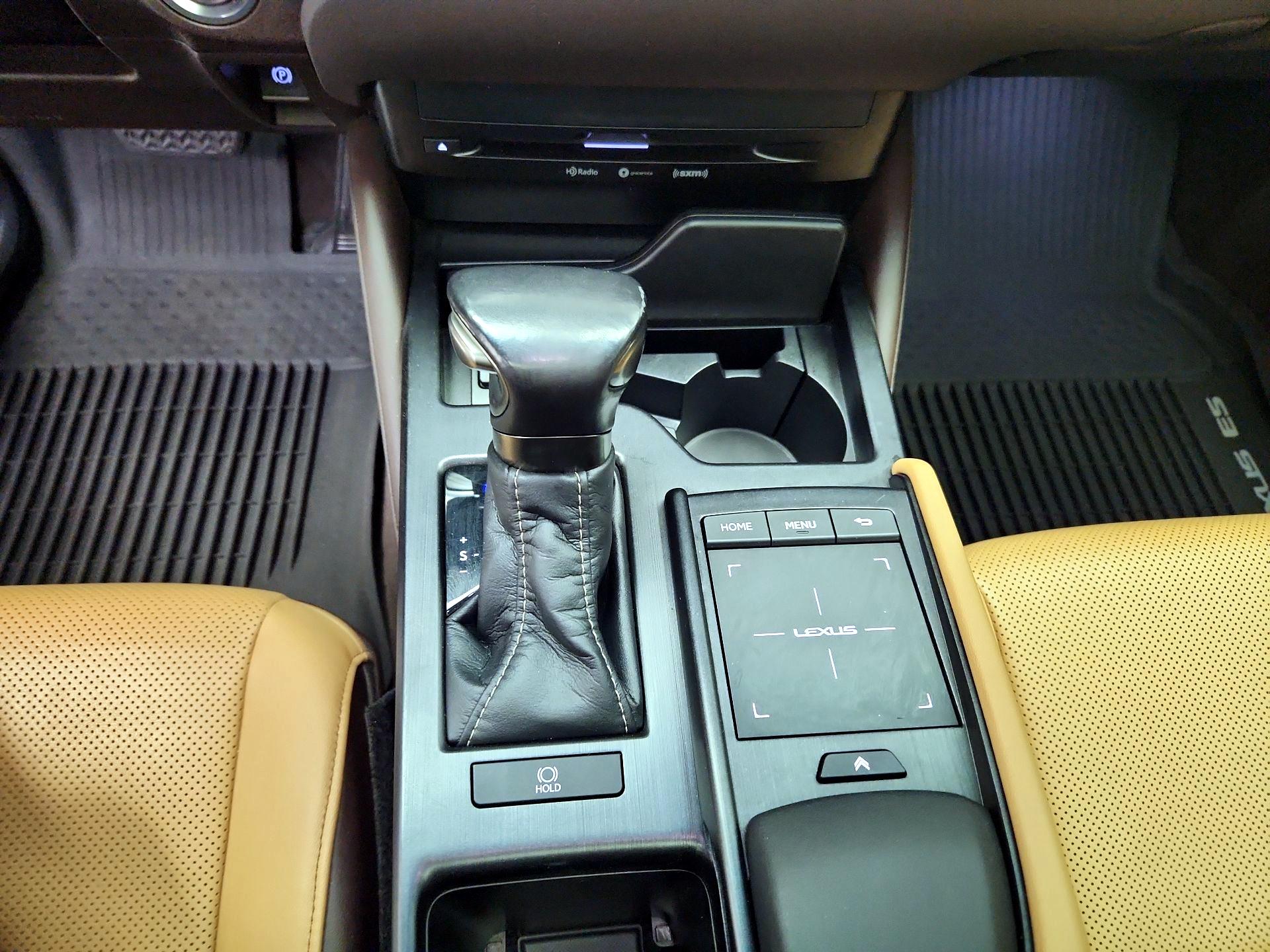 Thumbnail: 2021 Lexus ES - 17
