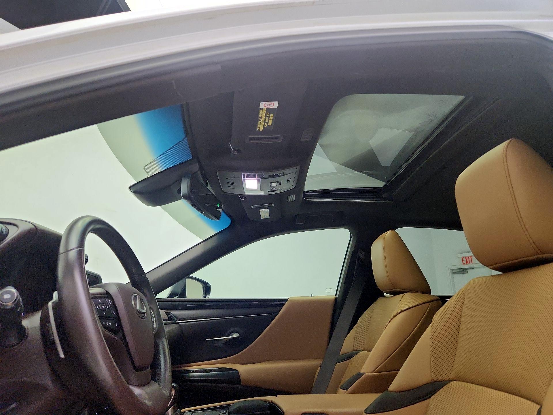 Thumbnail: 2021 Lexus ES - 19