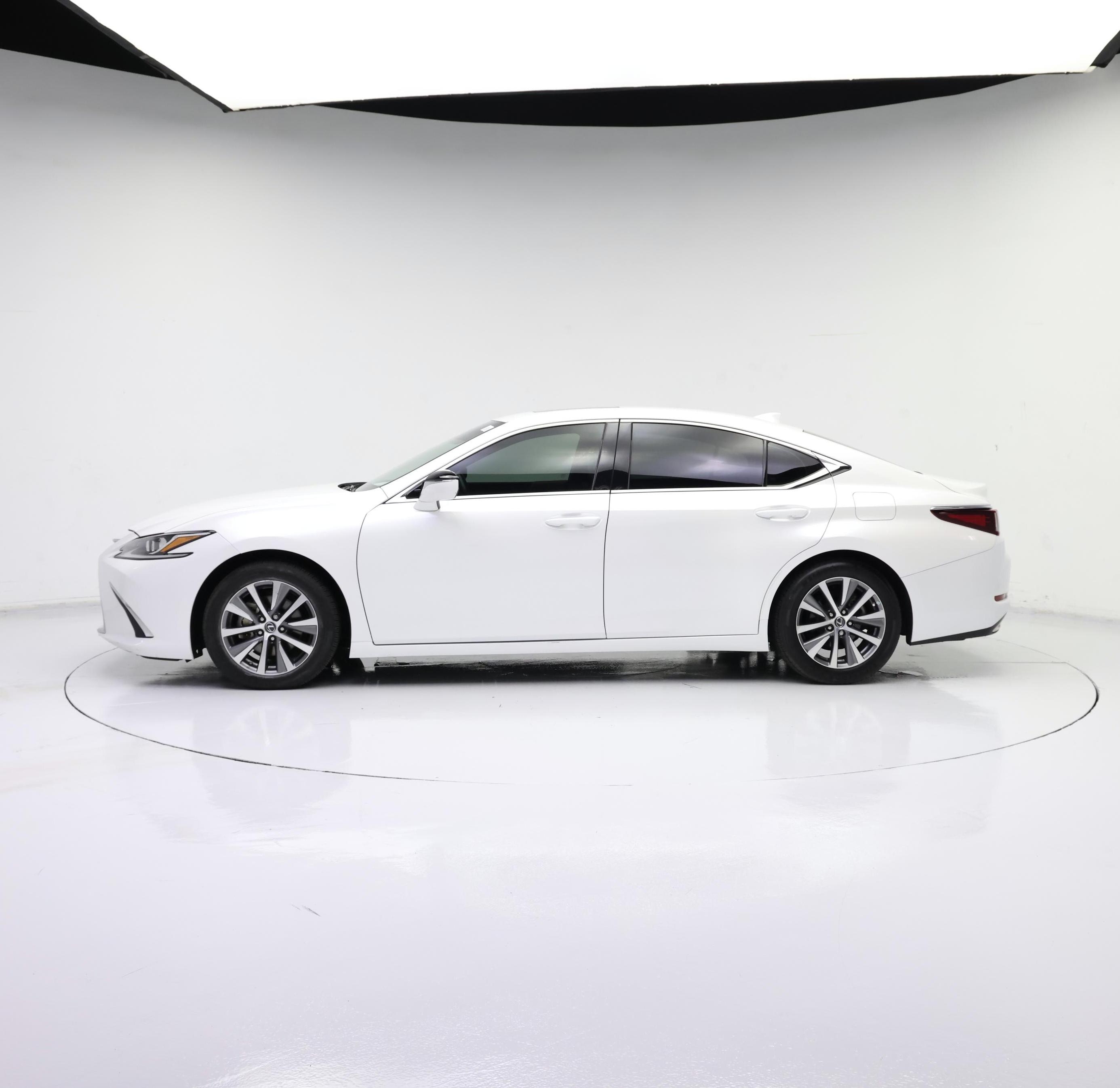 Thumbnail: 2021 Lexus ES - 3